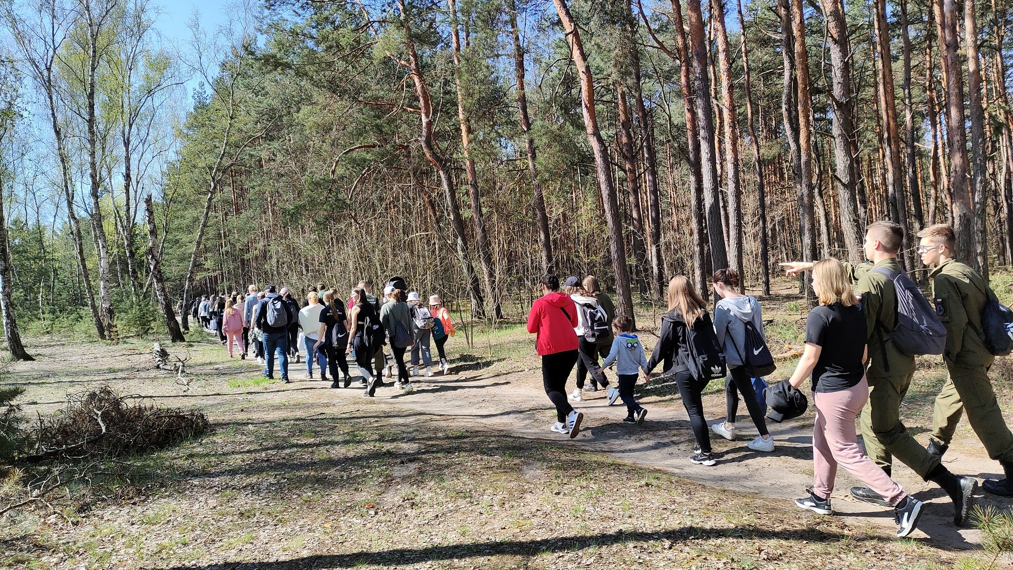Powiatowy Rajd Pieszy "Dzień Ziemi 2023 r."