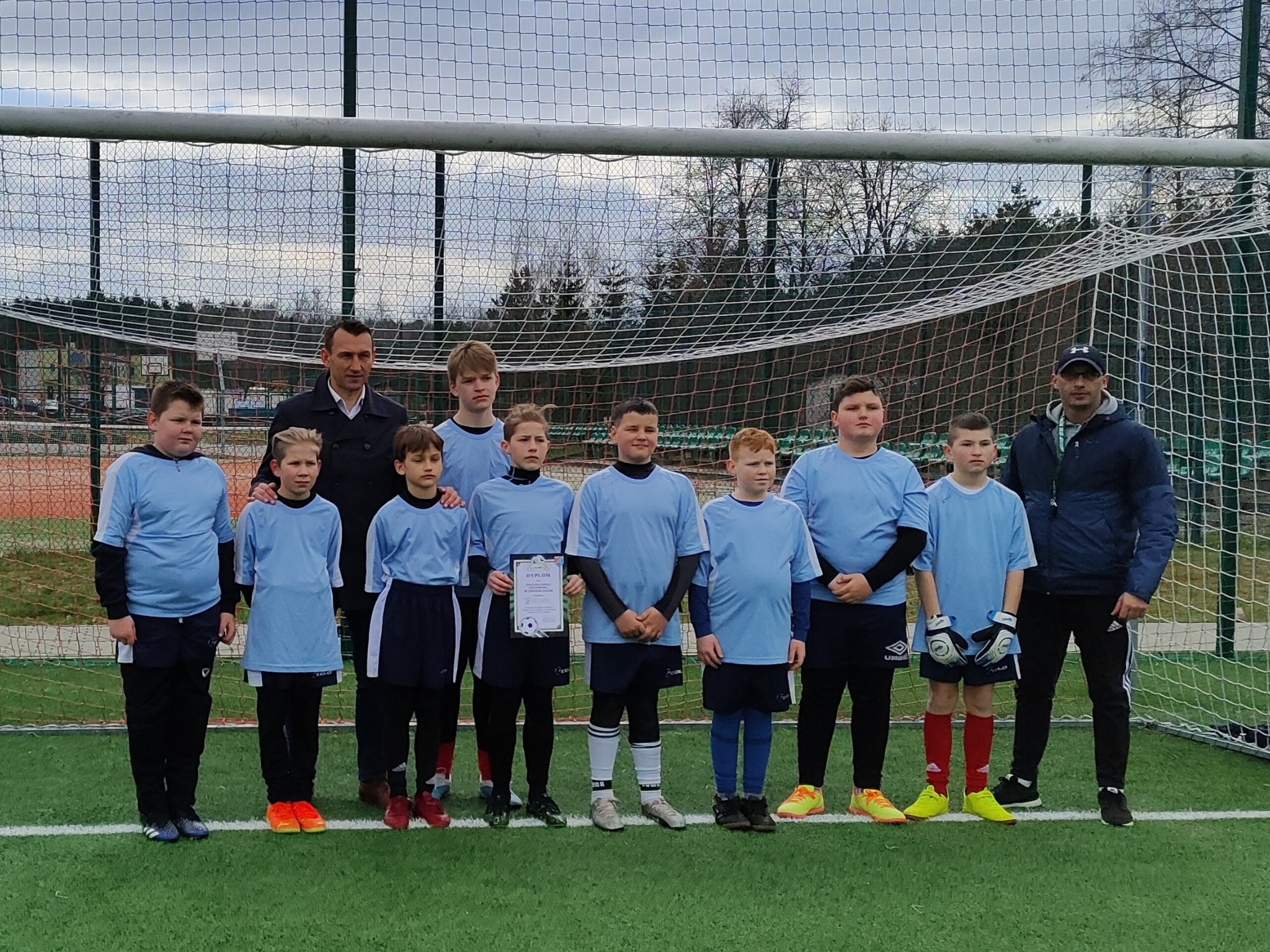 zawody o tytuł Mistrzów Powiatu w Mini Piłkę nożną dla chłopców ze szkół podstawowych, rocznik 2010 i młodsi.