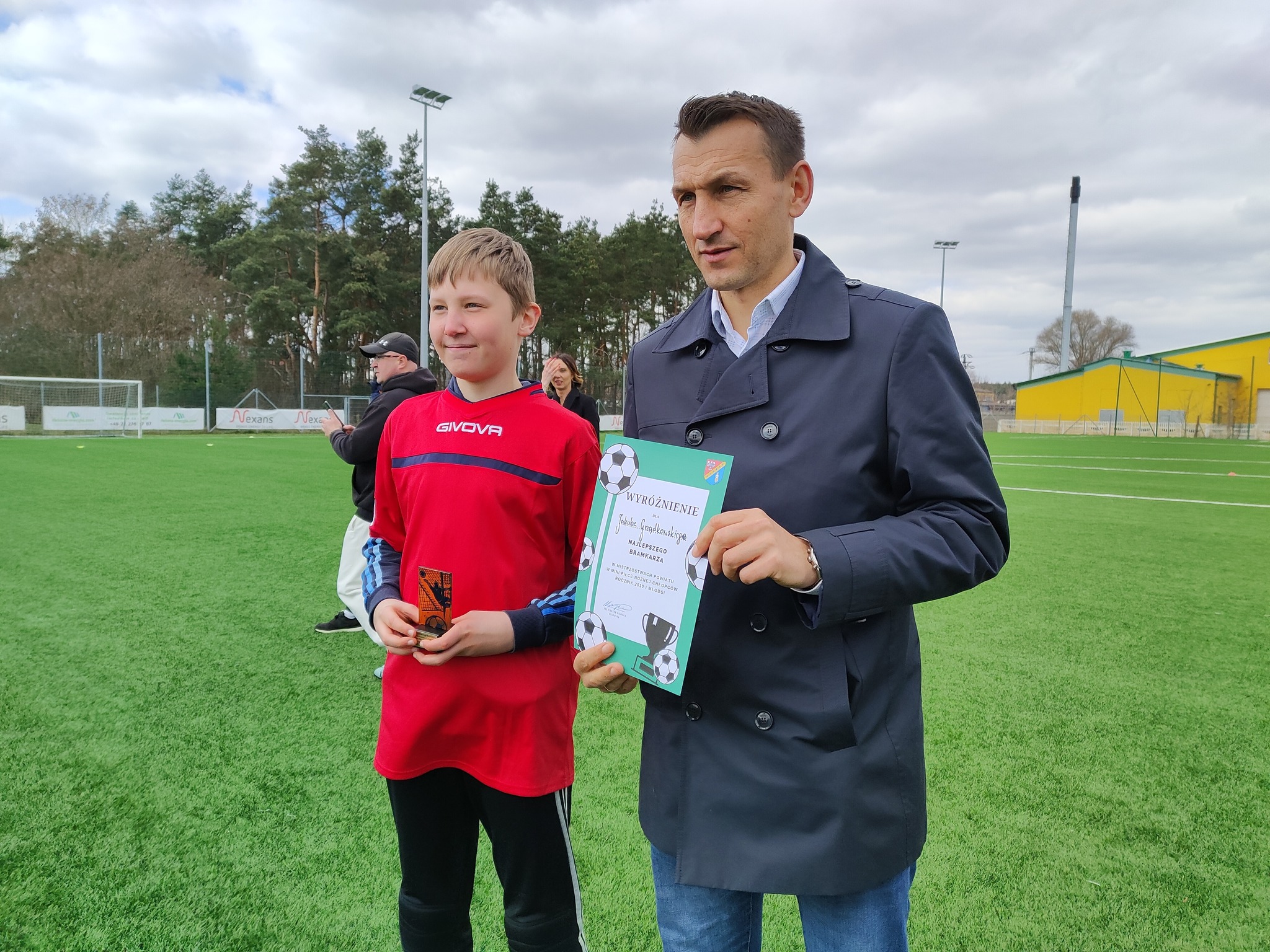 zawody o tytuł Mistrzów Powiatu w Mini Piłkę nożną dla chłopców ze szkół podstawowych, rocznik 2010 i młodsi.