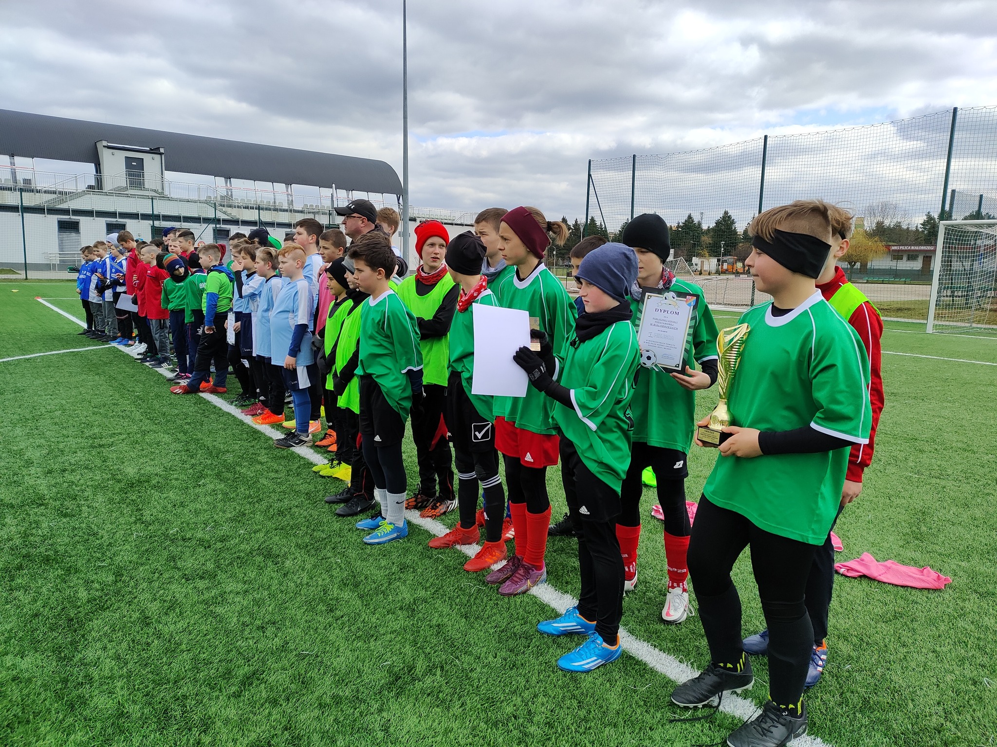 zawody o tytuł Mistrzów Powiatu w Mini Piłkę nożną dla chłopców ze szkół podstawowych, rocznik 2010 i młodsi.