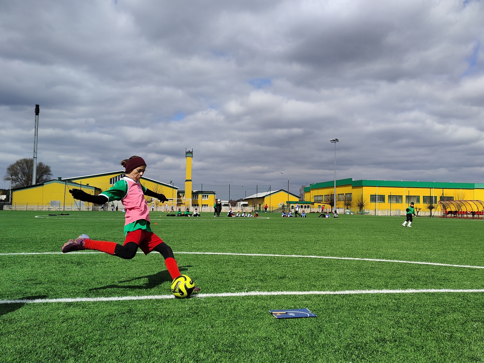 zawody o tytuł Mistrzów Powiatu w Mini Piłkę nożną dla chłopców ze szkół podstawowych, rocznik 2010 i młodsi.