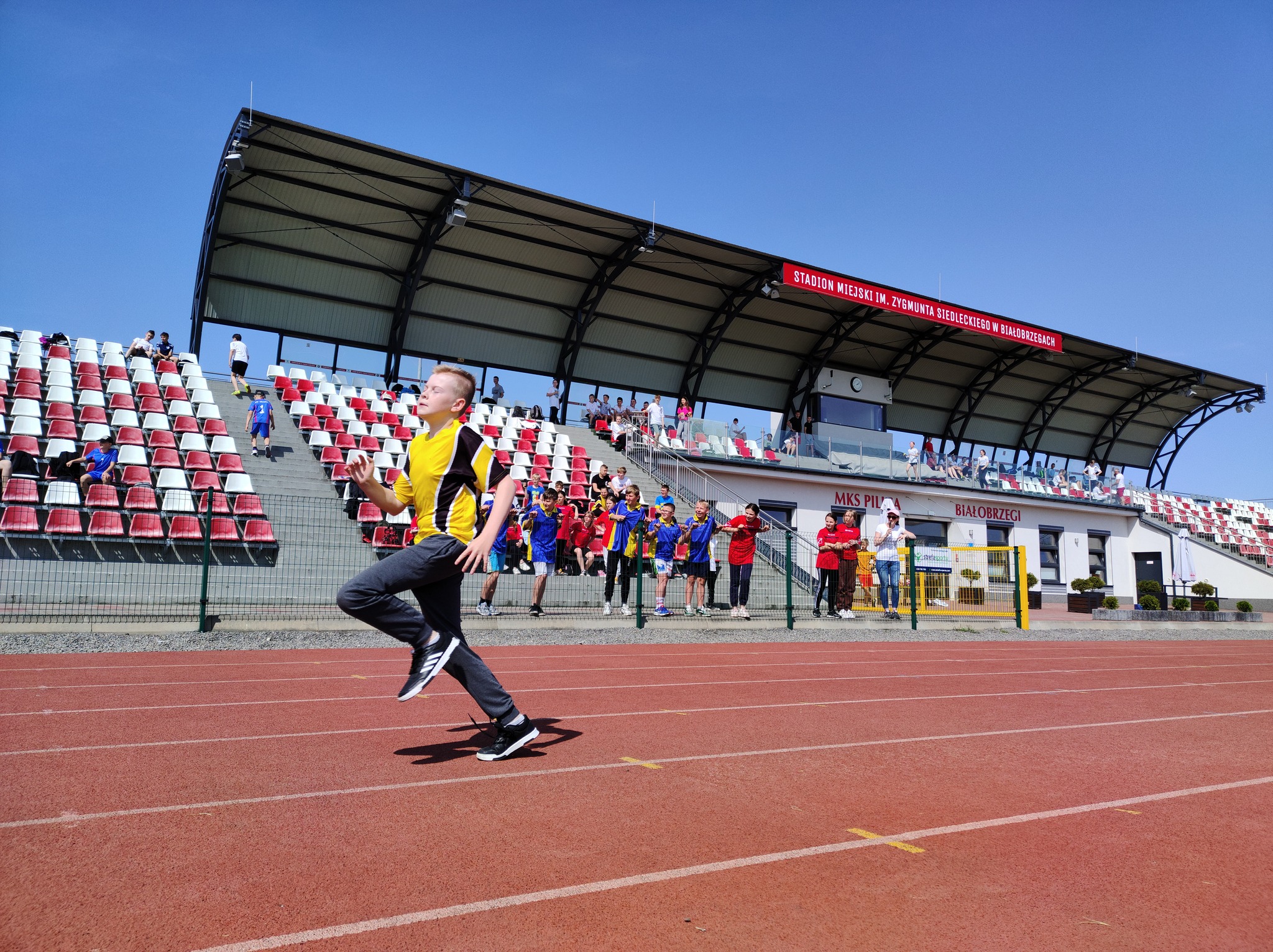 Zawody o tytuł Mistrzów Powiatu w Lekkoatletyce dla chłopców i dziewcząt ze szkół podstawowych
