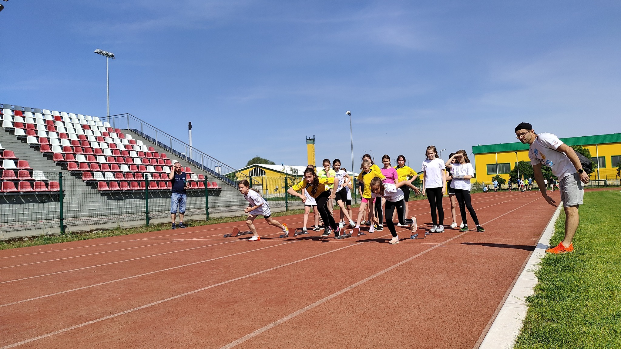 22 maja odbyły się zawody o tytuł Mistrzów Powiatu w Trójboju Lekkoatletycznym dla chłopców i dziewcząt ze szkół podstawowych z rocznika 2012 i młodsi.