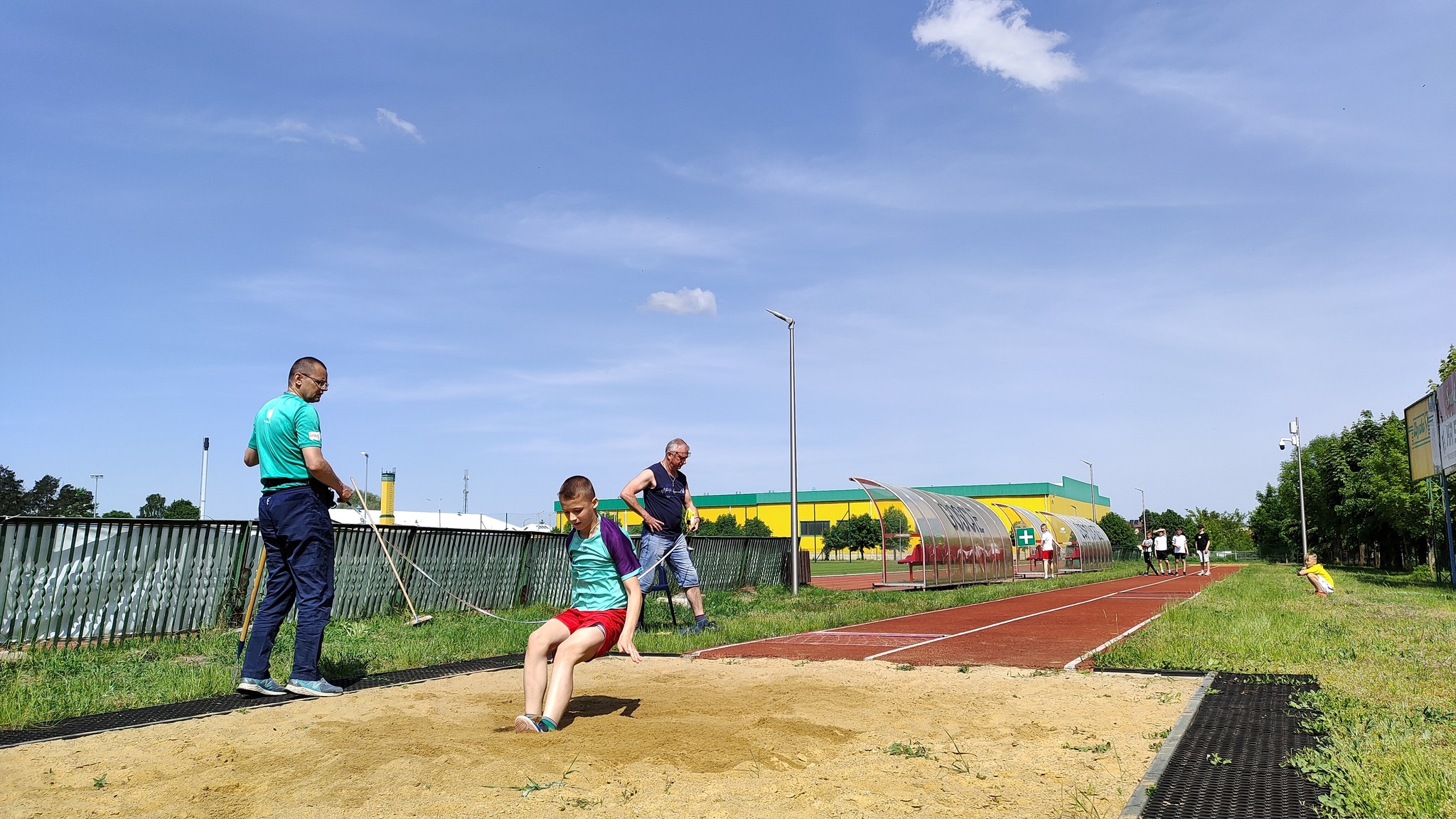 22 maja odbyły się zawody o tytuł Mistrzów Powiatu w Trójboju Lekkoatletycznym dla chłopców i dziewcząt ze szkół podstawowych z rocznika 2012 i młodsi.