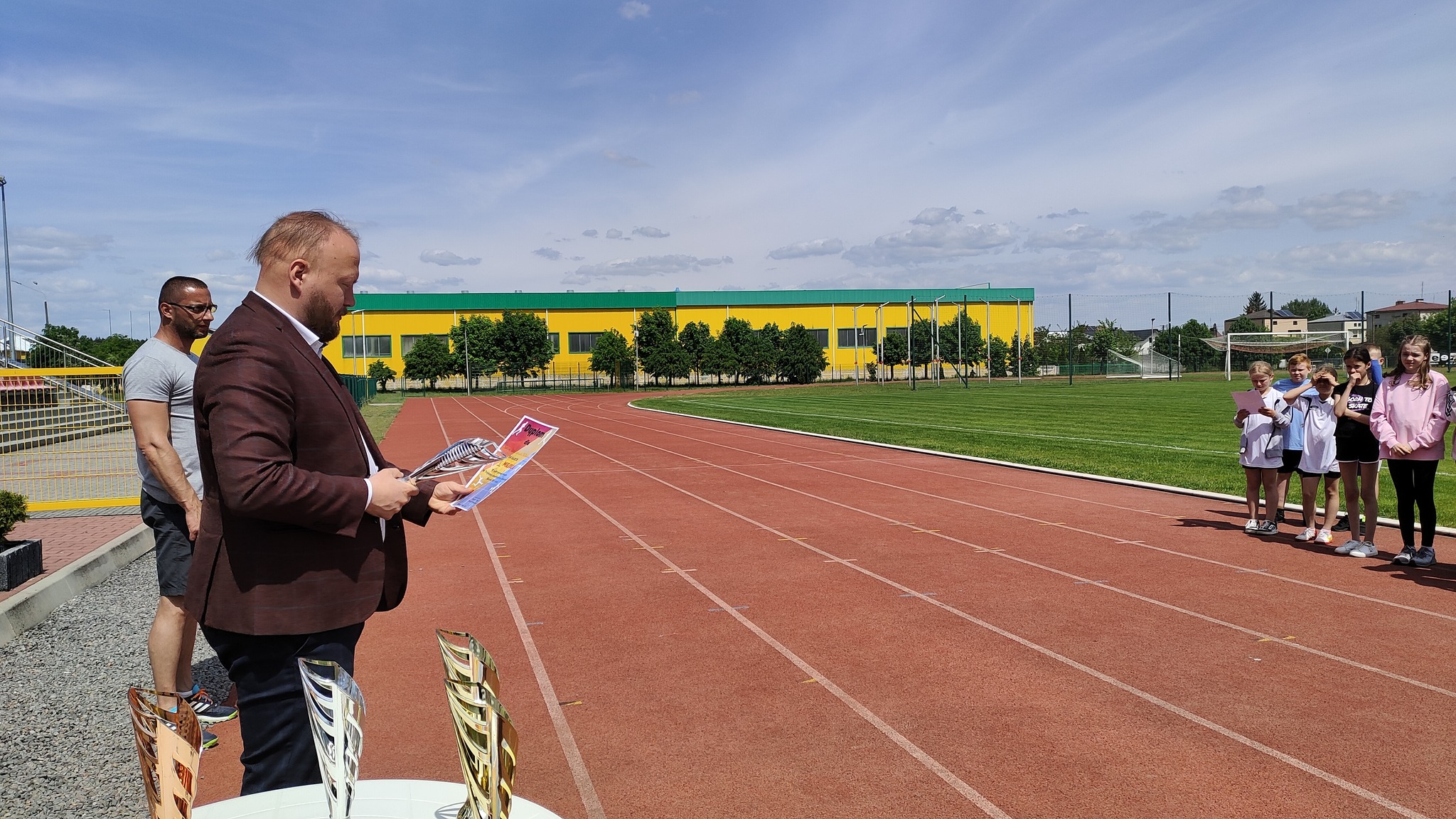 22 maja odbyły się zawody o tytuł Mistrzów Powiatu w Trójboju Lekkoatletycznym dla chłopców i dziewcząt ze szkół podstawowych z rocznika 2012 i młodsi.