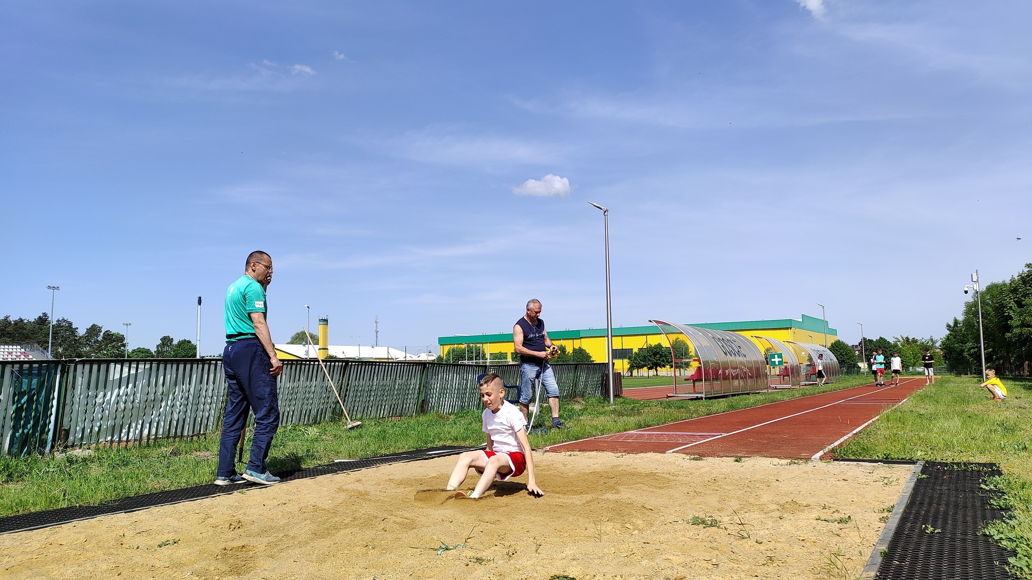 22 maja odbyły się zawody o tytuł Mistrzów Powiatu w Trójboju Lekkoatletycznym dla chłopców i dziewcząt ze szkół podstawowych z rocznika 2012 i młodsi.