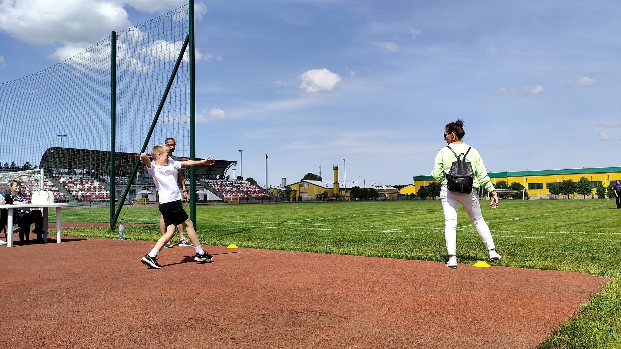 22 maja odbyły się zawody o tytuł Mistrzów Powiatu w Trójboju Lekkoatletycznym dla chłopców i dziewcząt ze szkół podstawowych z rocznika 2012 i młodsi.