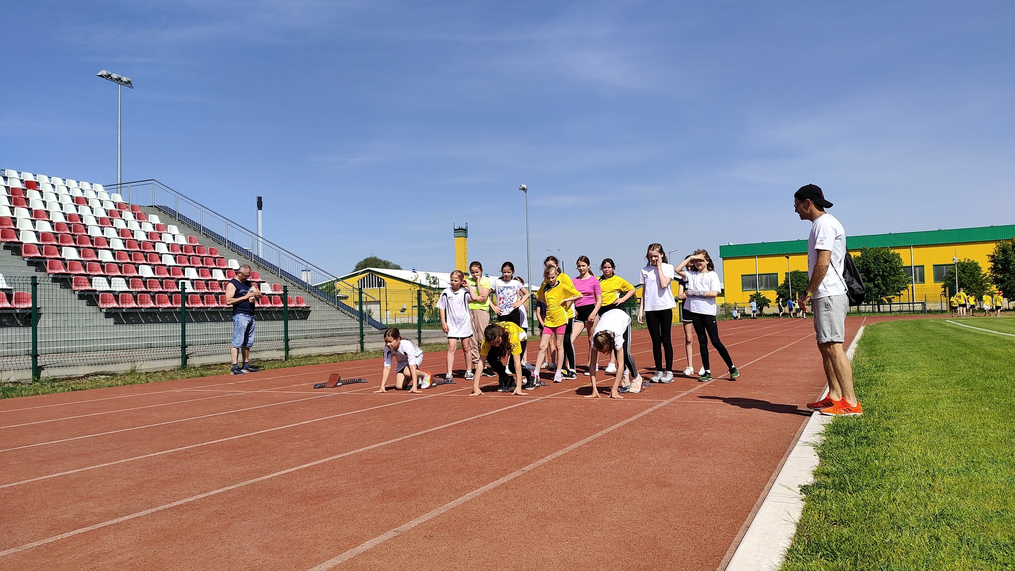 22 maja odbyły się zawody o tytuł Mistrzów Powiatu w Trójboju Lekkoatletycznym dla chłopców i dziewcząt ze szkół podstawowych z rocznika 2012 i młodsi.