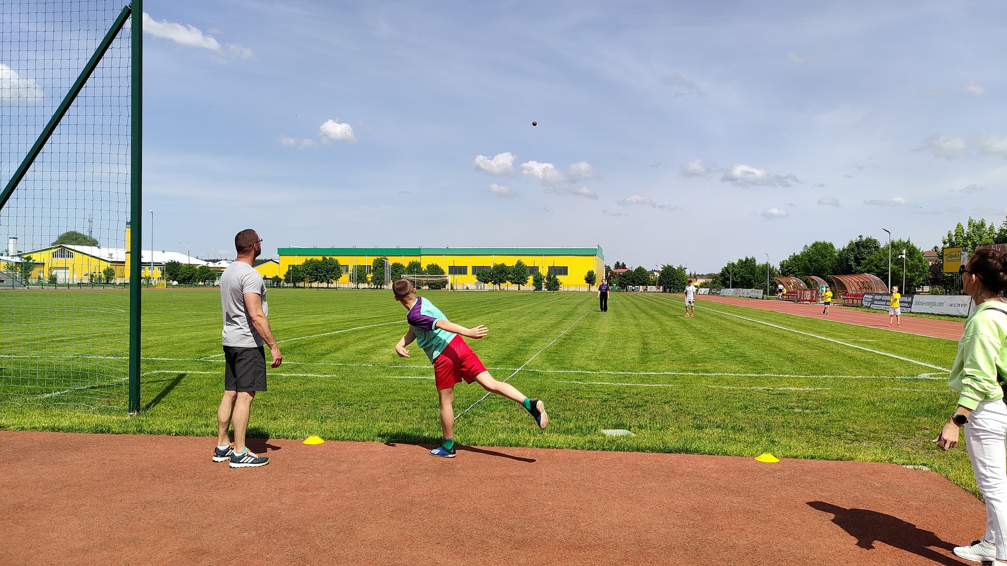 22 maja odbyły się zawody o tytuł Mistrzów Powiatu w Trójboju Lekkoatletycznym dla chłopców i dziewcząt ze szkół podstawowych z rocznika 2012 i młodsi.