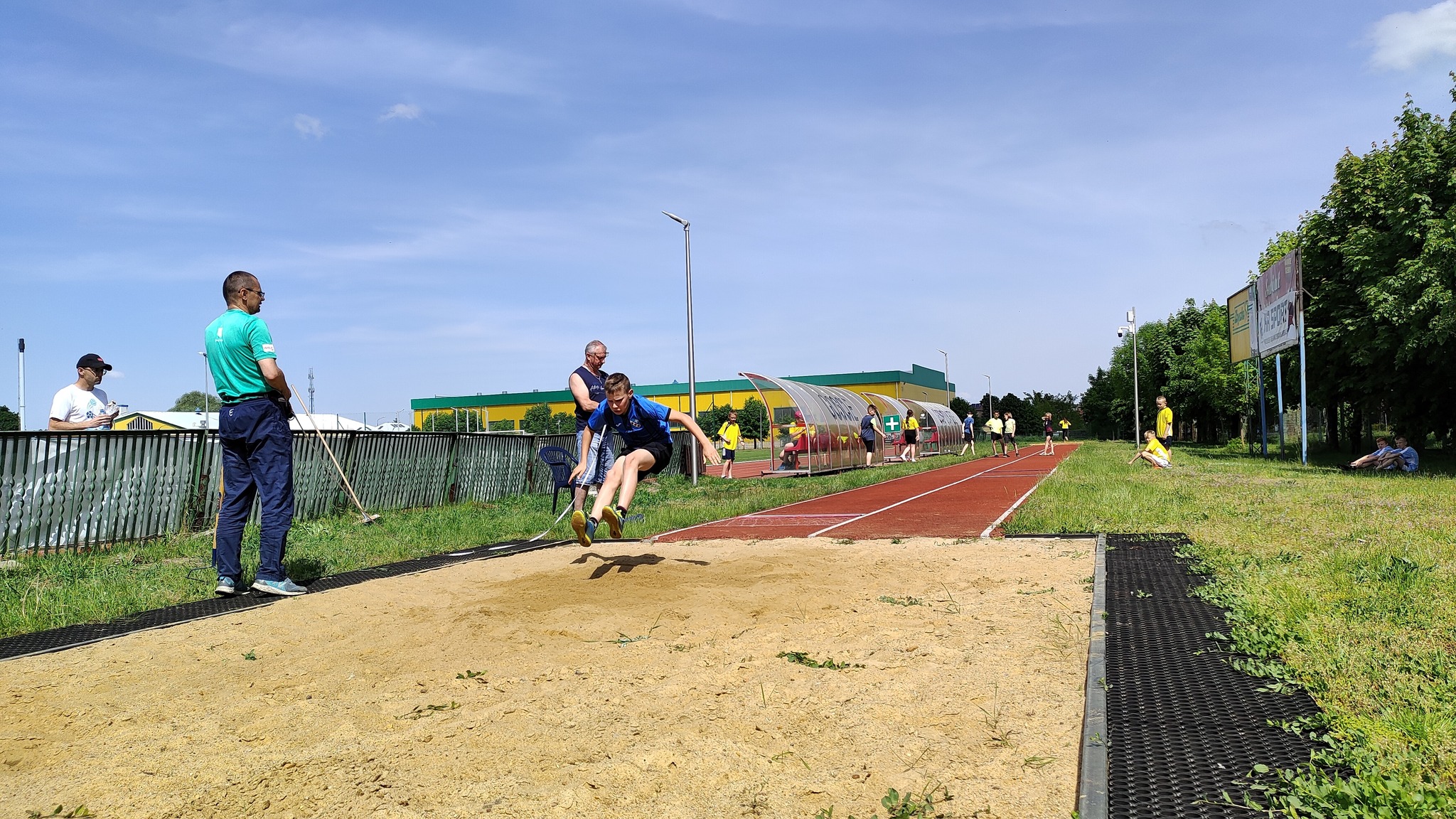 22 maja odbyły się zawody o tytuł Mistrzów Powiatu w Trójboju Lekkoatletycznym dla chłopców i dziewcząt ze szkół podstawowych z rocznika 2012 i młodsi.