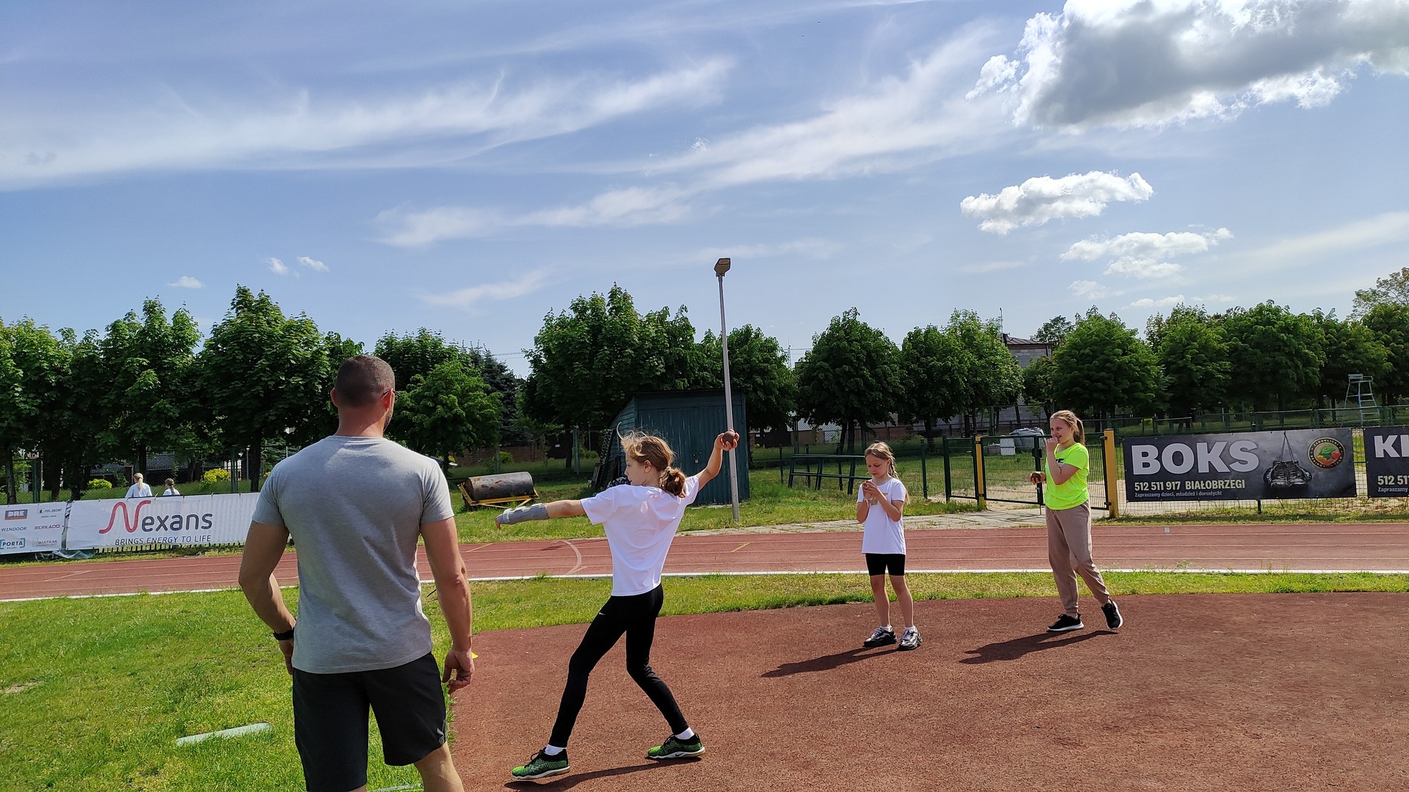 22 maja odbyły się zawody o tytuł Mistrzów Powiatu w Trójboju Lekkoatletycznym dla chłopców i dziewcząt ze szkół podstawowych z rocznika 2012 i młodsi.