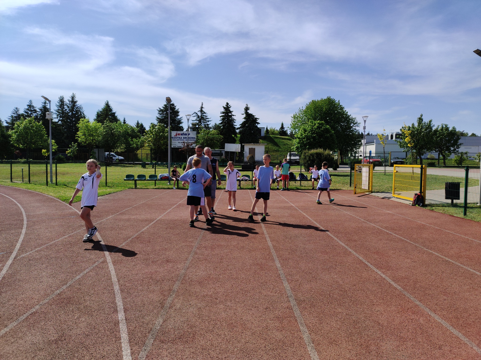 22 maja odbyły się zawody o tytuł Mistrzów Powiatu w Trójboju Lekkoatletycznym dla chłopców i dziewcząt ze szkół podstawowych z rocznika 2012 i młodsi.