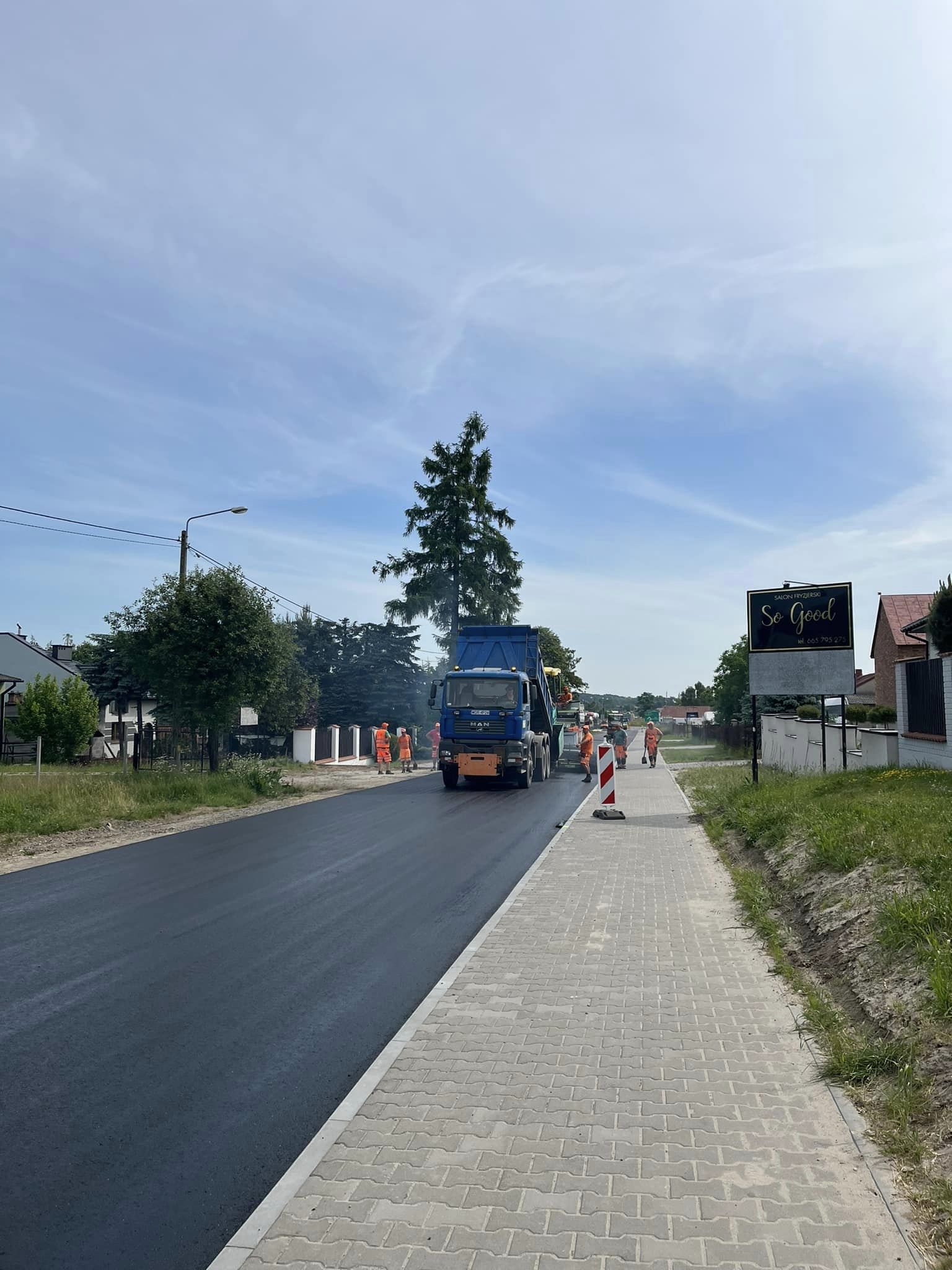 Członkowie Zarządu Powiat Białobrzeski na bieżąco monitorują postępy prac budowlanych na drogach powiatowych.