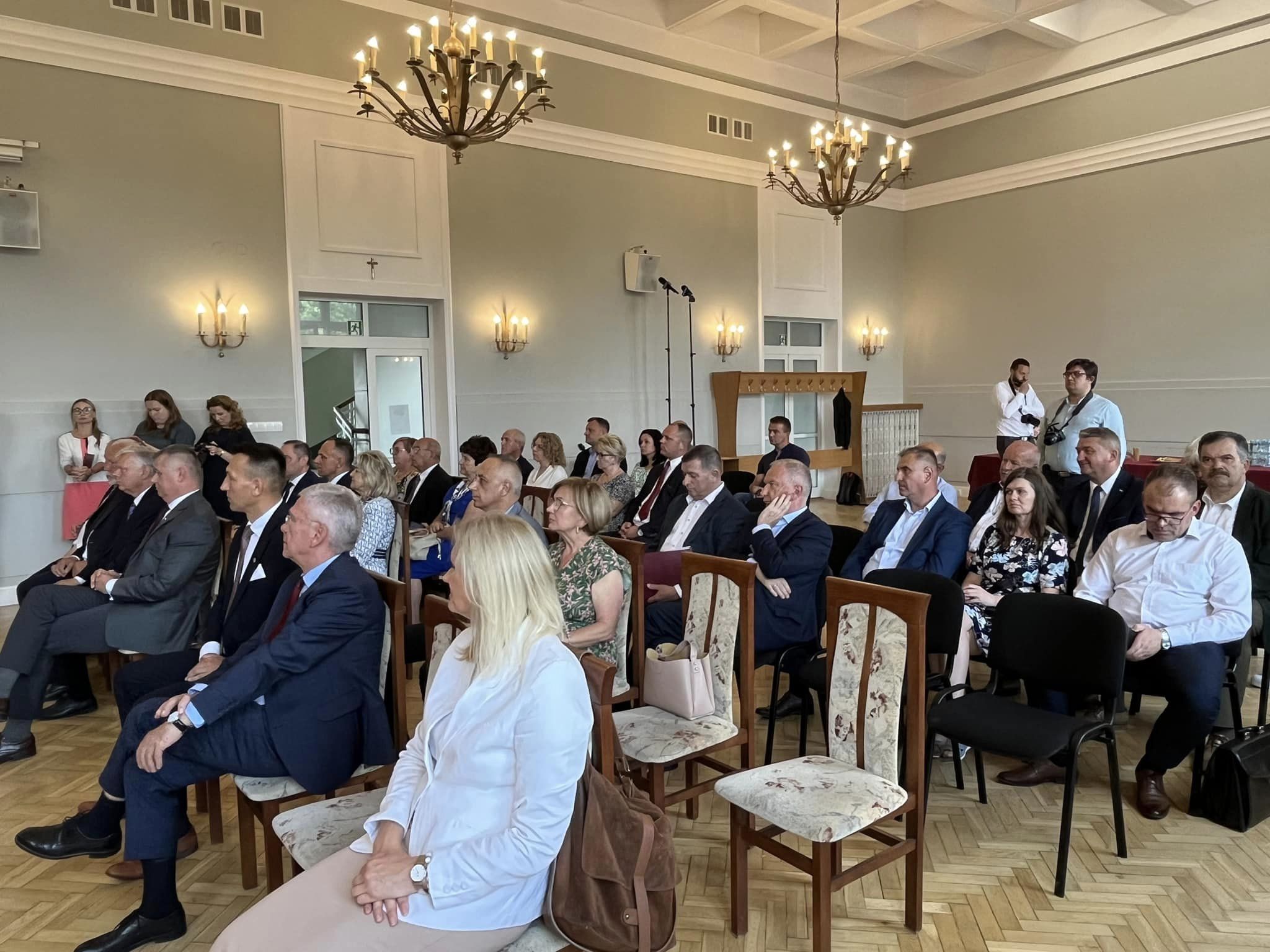 Powiat Białobrzeski był dziś gospodarzem uroczystego podpisania umów w ramach Rządowego Funduszu Rozwoju Dróg dla samorządów z regionu radomskiego.