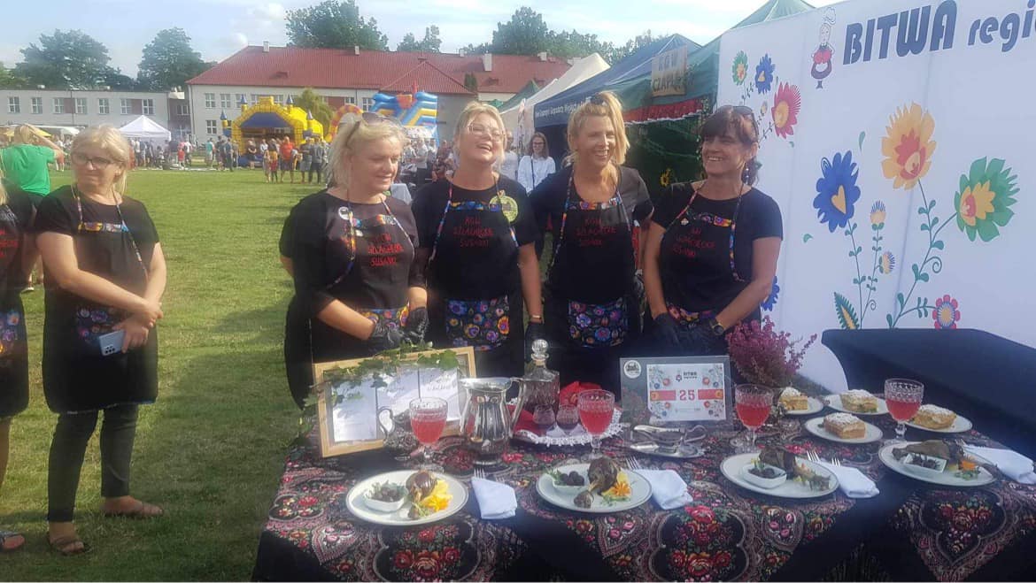 Koło Gospodyń Wiejskich Szlacheckie Susanki, jako zwyciężczynie etapu powiatowego konkursu kulinarnego Bitwa Regionów