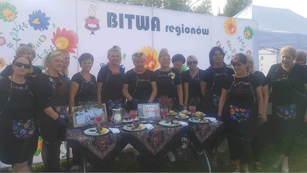 Koło Gospodyń Wiejskich Szlacheckie Susanki, jako zwyciężczynie etapu powiatowego konkursu kulinarnego Bitwa Regionów
