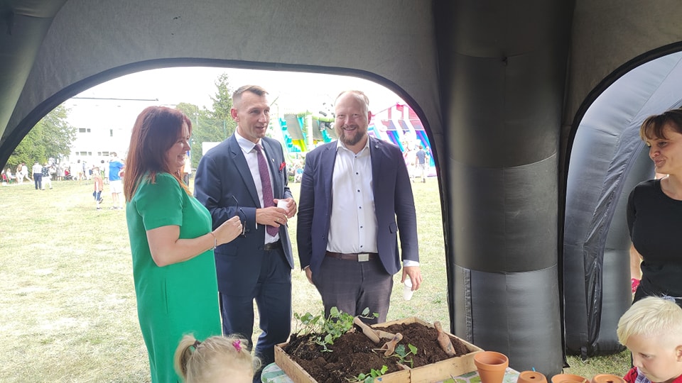 Ekologiczny Piknik Rodzinny na boisku przy Zespole Szkół Ponadpodstawowych