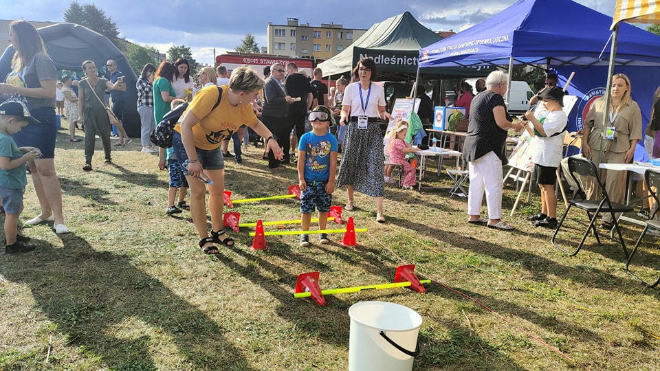 Ekologiczny Piknik Rodzinny na boisku przy Zespole Szkół Ponadpodstawowych