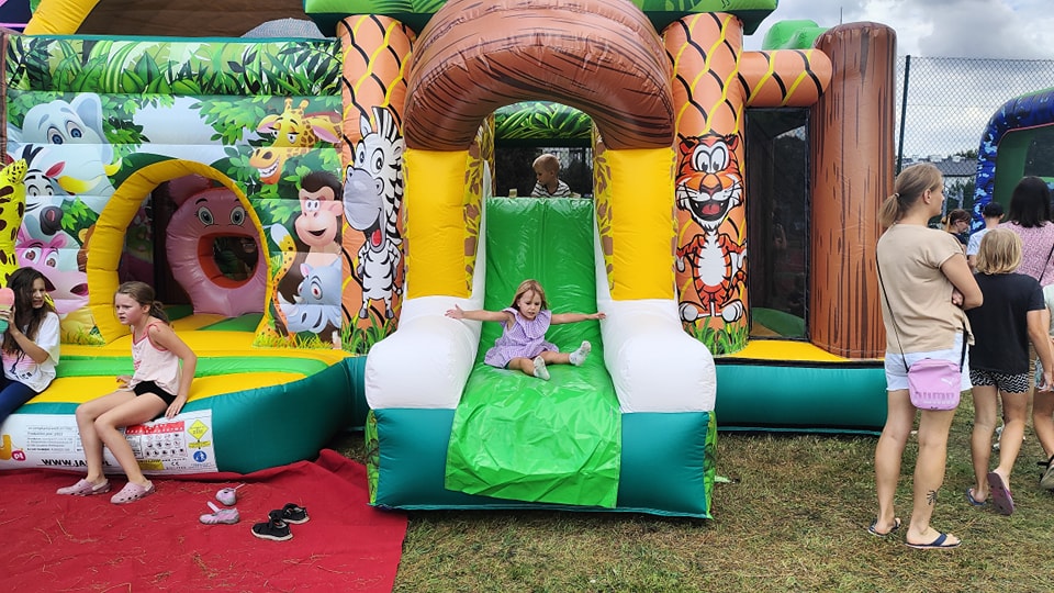 Ekologiczny Piknik Rodzinny na boisku przy Zespole Szkół Ponadpodstawowych