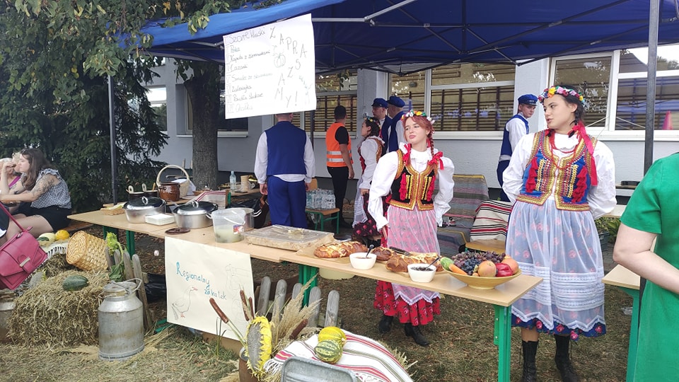 Ekologiczny Piknik Rodzinny na boisku przy Zespole Szkół Ponadpodstawowych