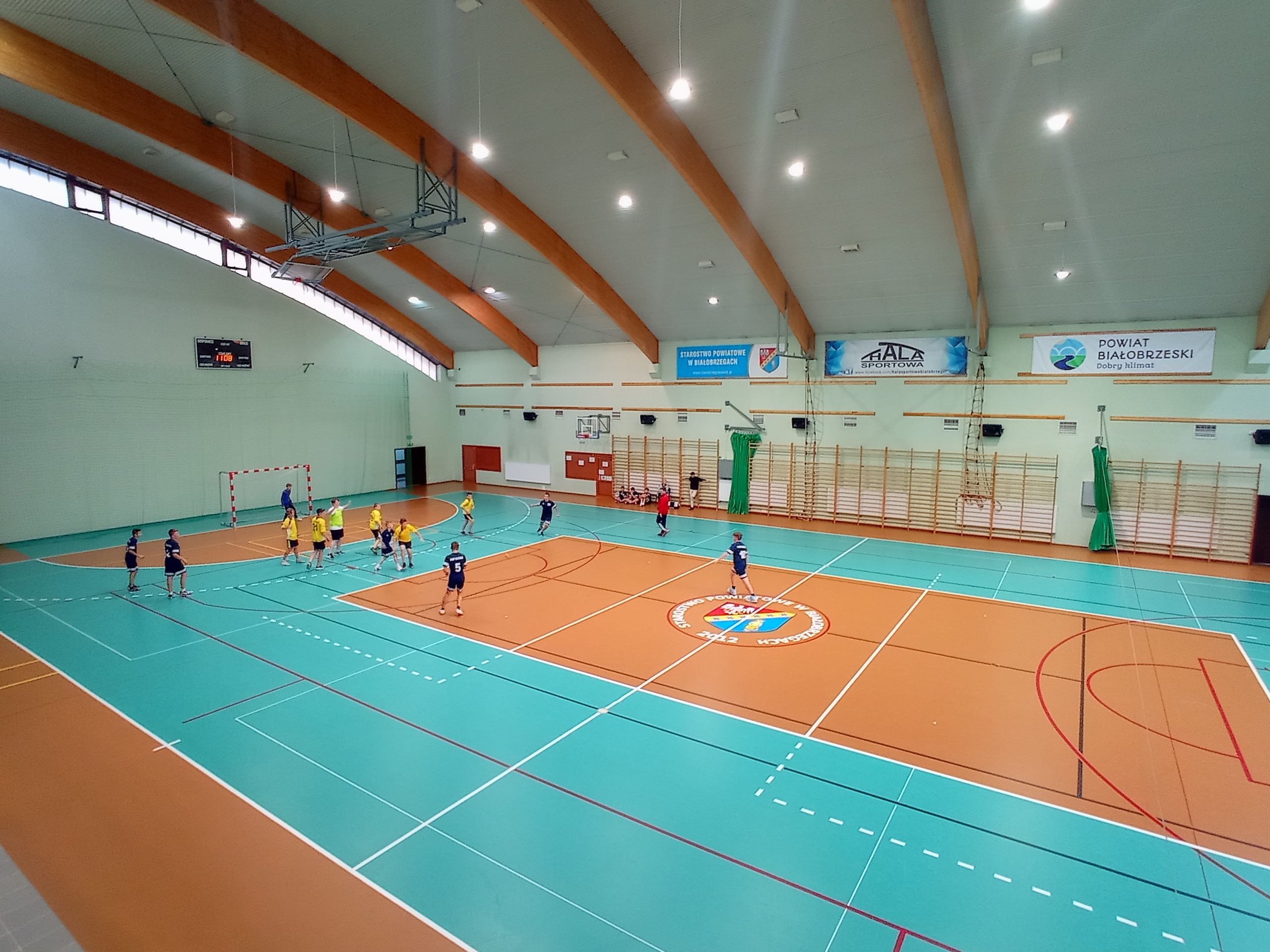 27 października br. w Hali Sportowej w Białobrzegach rozegrano Mistrzostwa Powiatu w piłce ręcznej chłopców.