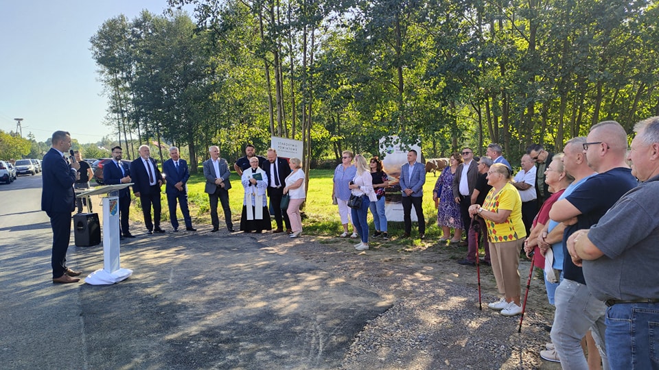 uroczyste otwarcie drogi powiatowej w miejscowości Ksawerów Nowy.