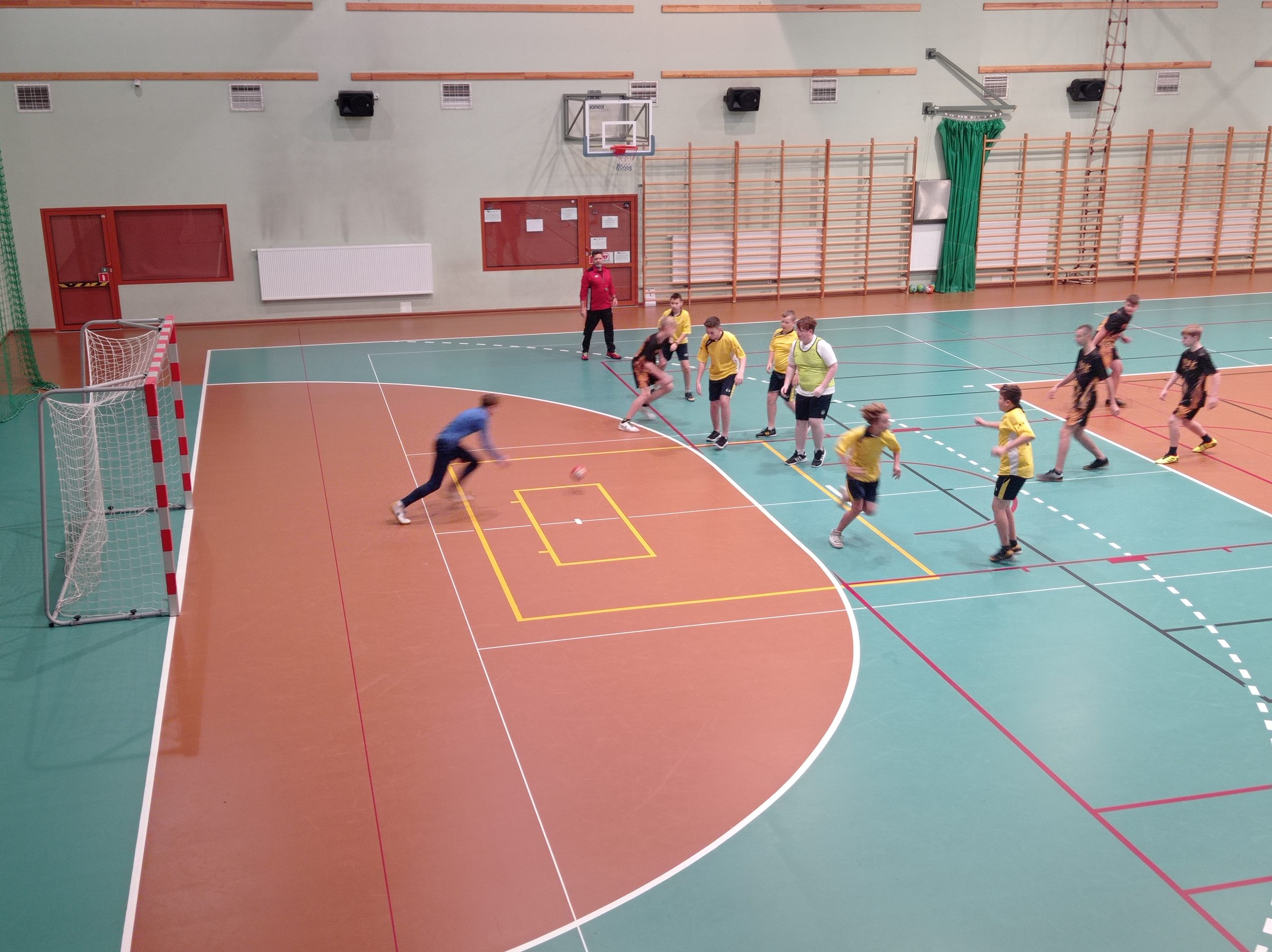 27 października br. w Hali Sportowej w Białobrzegach rozegrano Mistrzostwa Powiatu w piłce ręcznej chłopców.