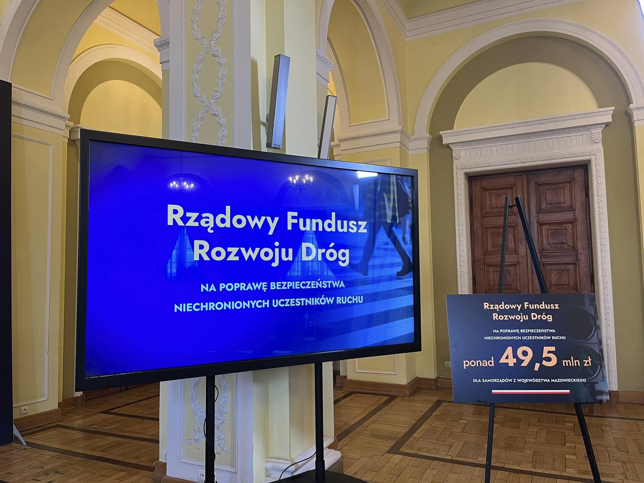 Poprawa bezpieczeństwa ruchu pieszych przy Szkole Podstawowej w Bobrku