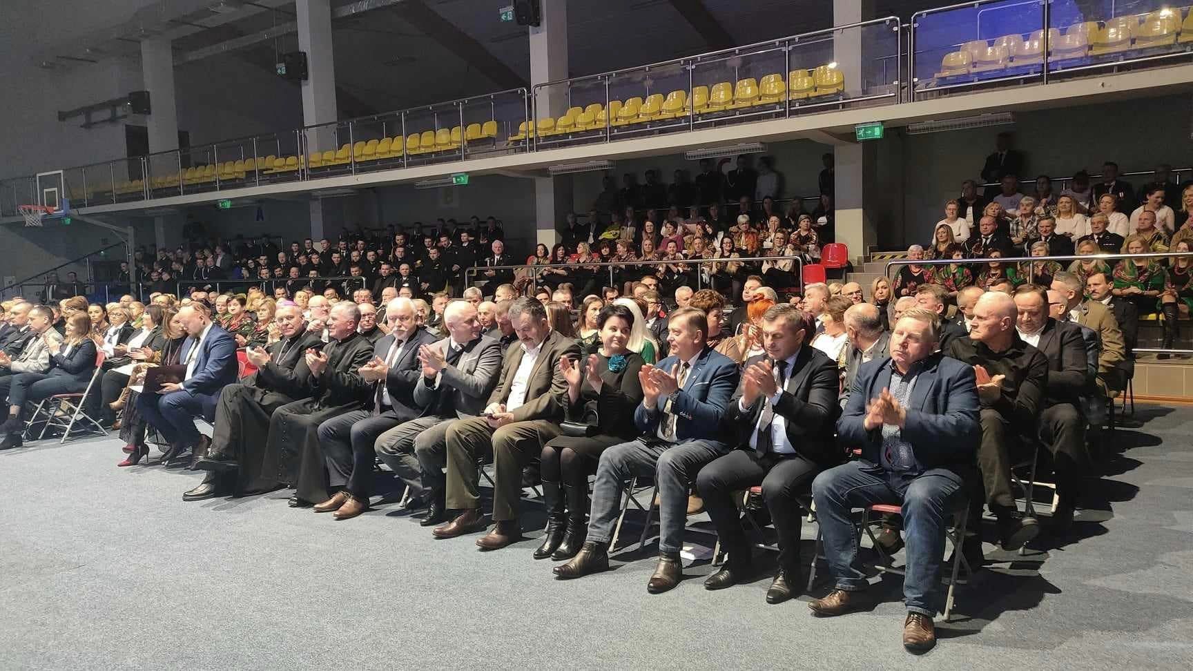 19 stycznia 2024 roku w Hali Widowiskowo - Sportowej w Białobrzegach odbyło się Noworoczne Spotkanie Służb i Organizacji Anno Domini 2024.