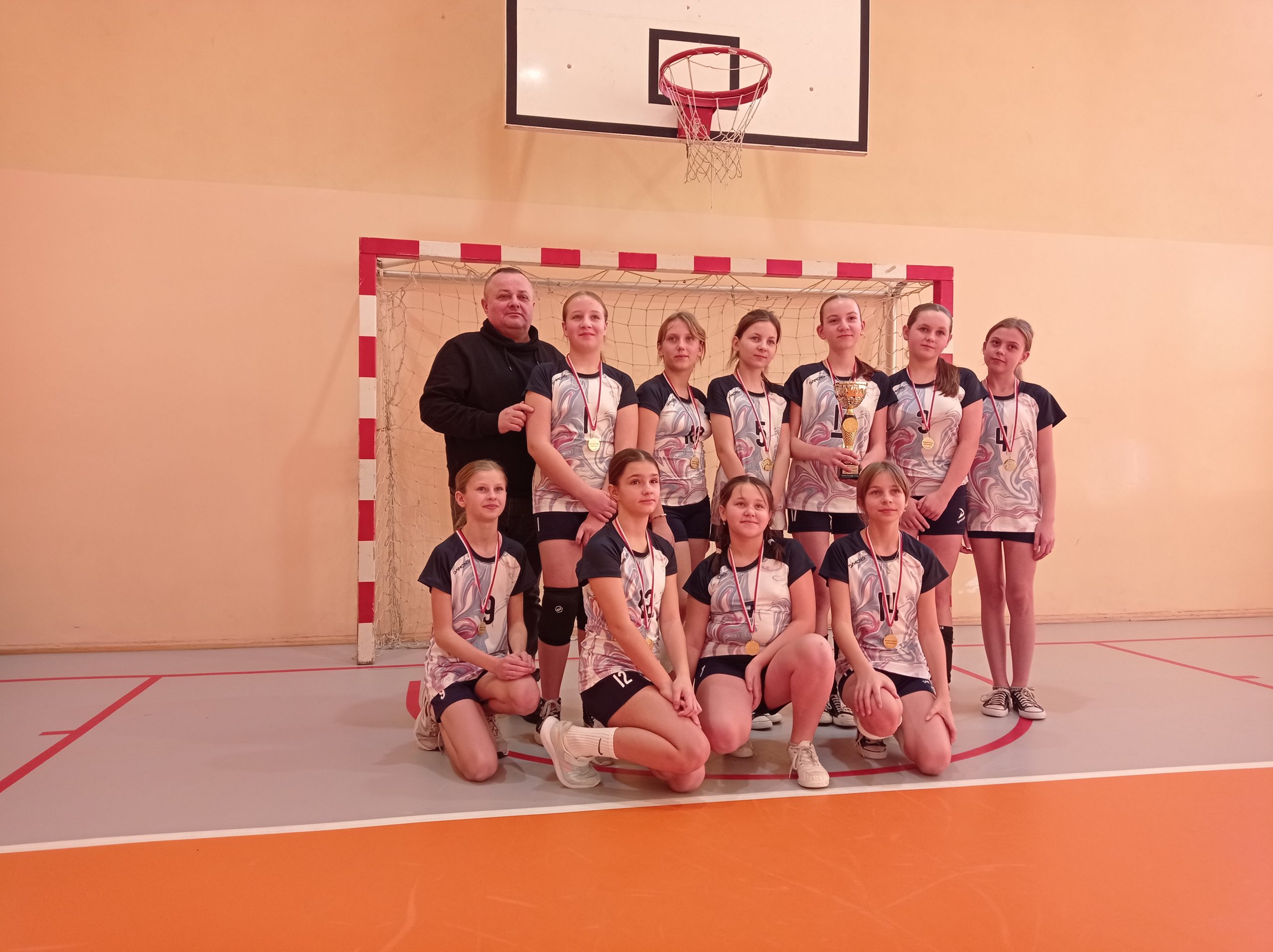 Mistrzostwa Powiatu w mini piłce siatkowej dziewcząt i chłopców szkół podstawowych