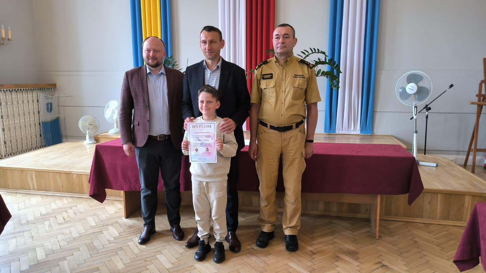 konkursu plastycznego dla dzieci i młodzieży pod hasłem „Dzień i noc - strażak zawsze ma moc”