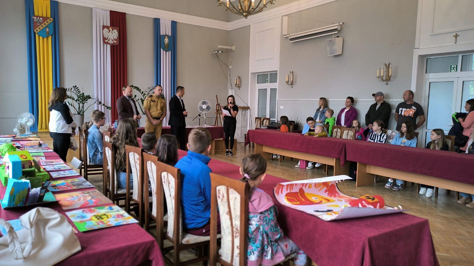 konkursu plastycznego dla dzieci i młodzieży pod hasłem „Dzień i noc - strażak zawsze ma moc”