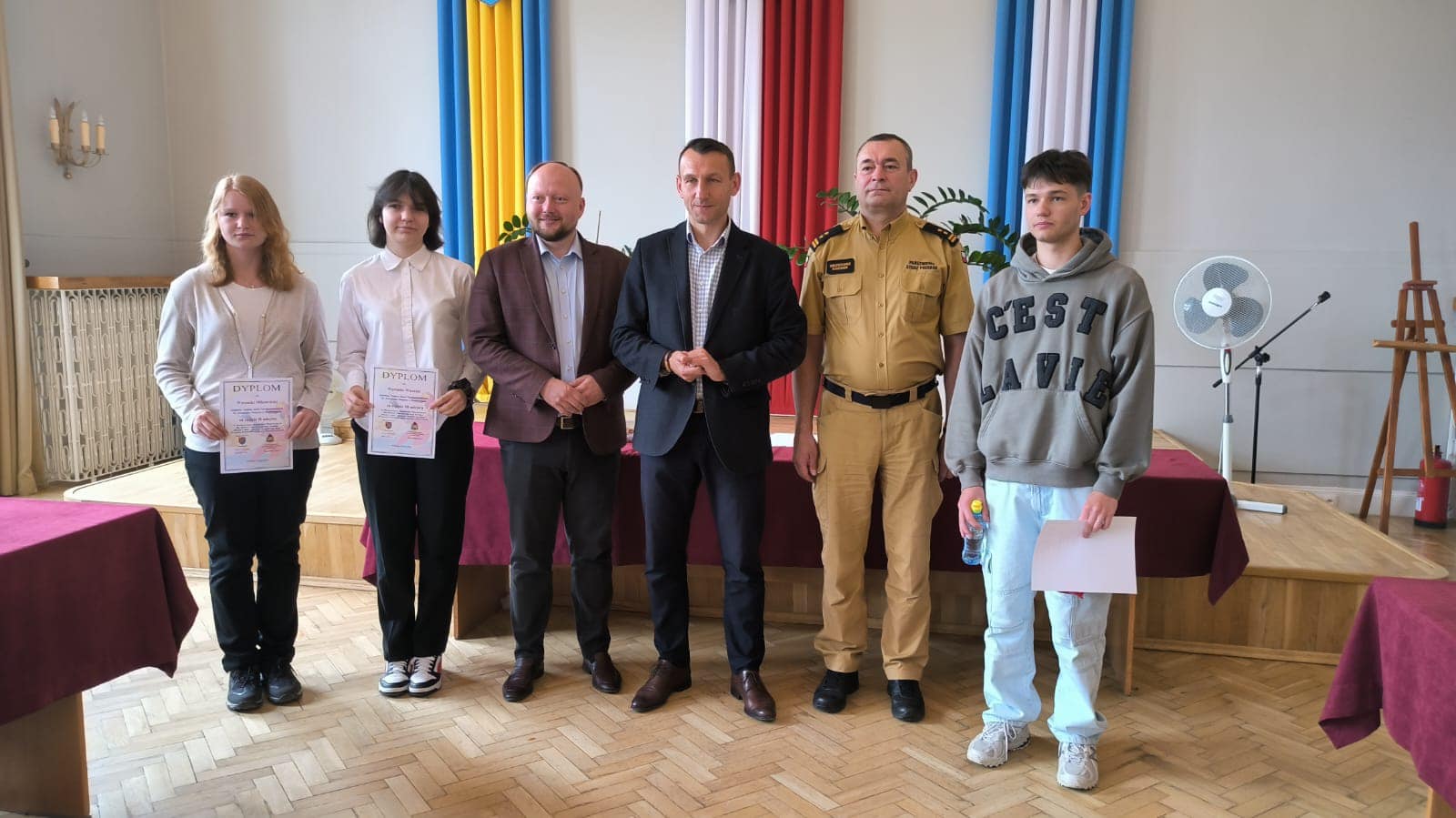 konkursu plastycznego dla dzieci i młodzieży pod hasłem „Dzień i noc - strażak zawsze ma moc”