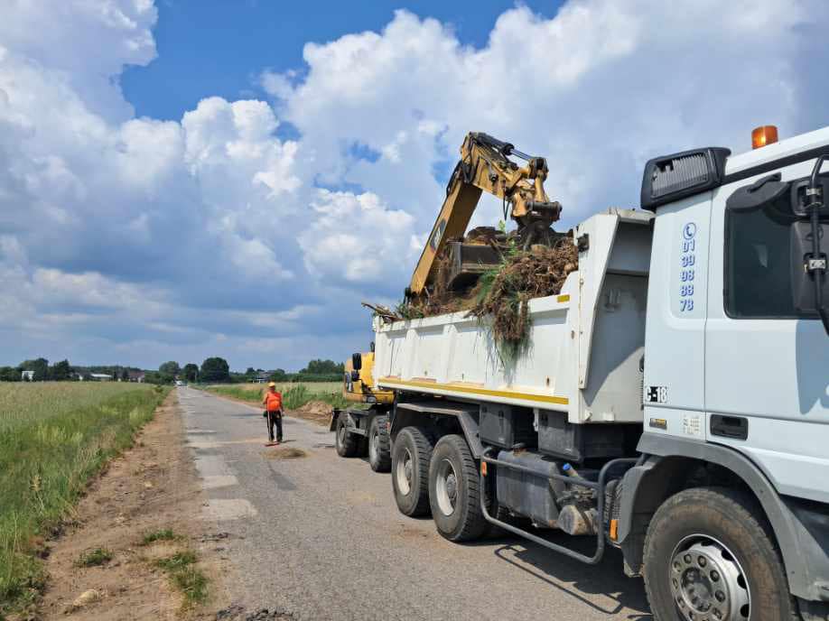 Trwa przebudowa 1,1 km drogi powiatowej relacji Kadłubska Wola - Rogolin na terenie Gminy Radzanów.