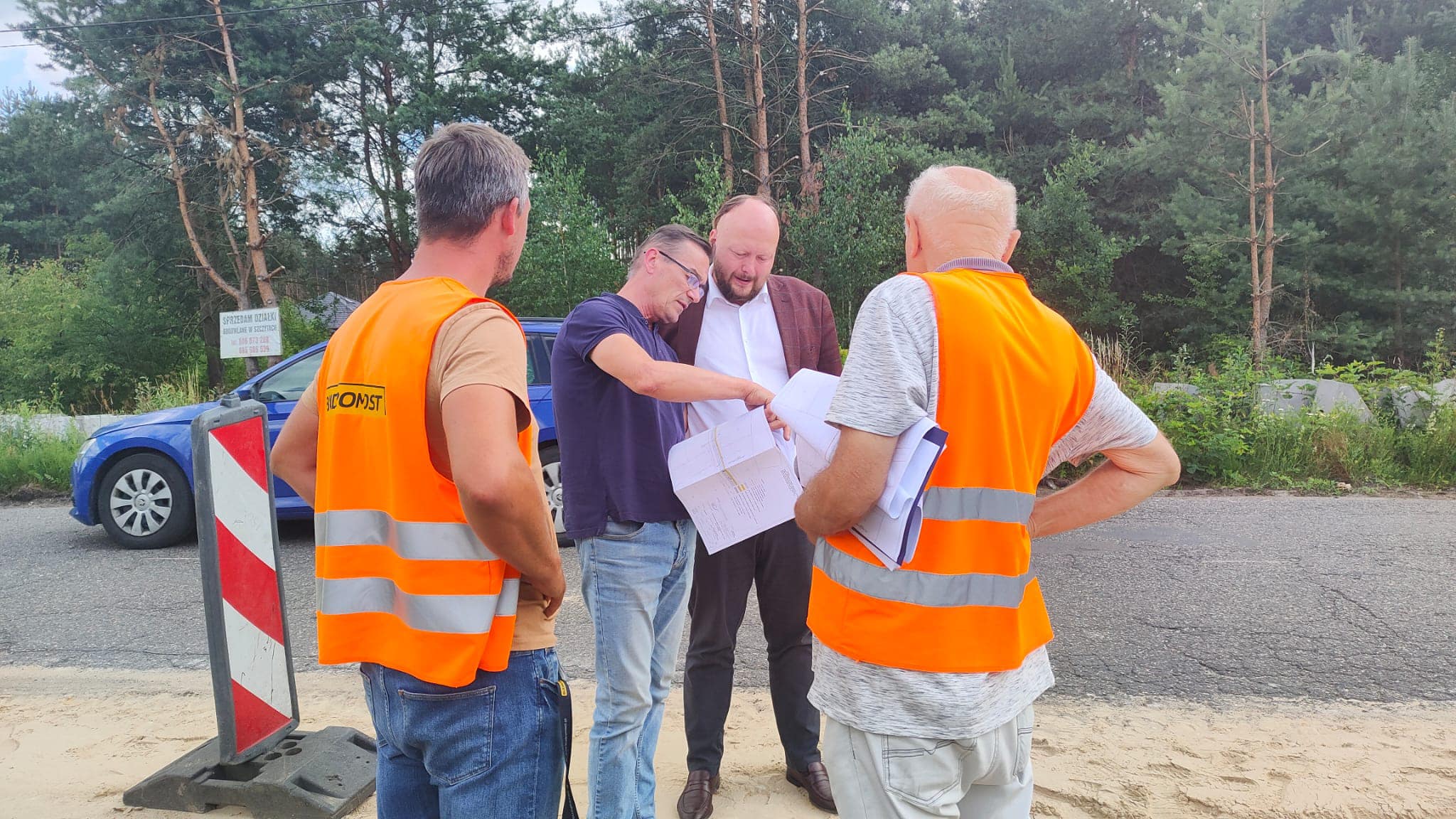 W ramach projektu „Przebudowa dróg powiatowych na terenie gmin: Stara Błotnica, Białobrzegi, Promna oraz Radzanów” trwa przebudowa drogi powiatowej nr 1125W Szczyty – Brzeźce.