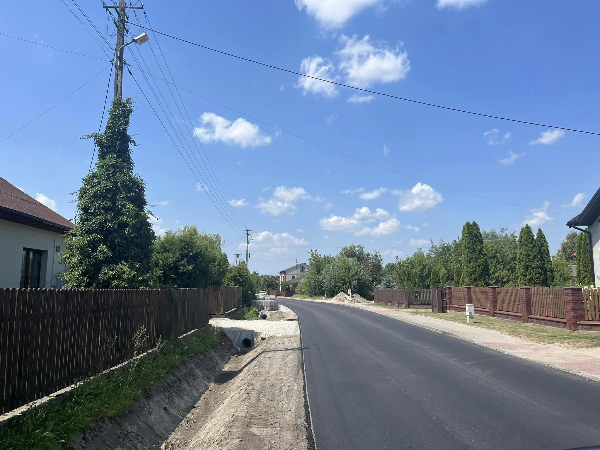 Trwa przebudowa drogi powiatowej relacji Olszowa - Kostrzyn na terenie Gminy Wyśmierzyce.