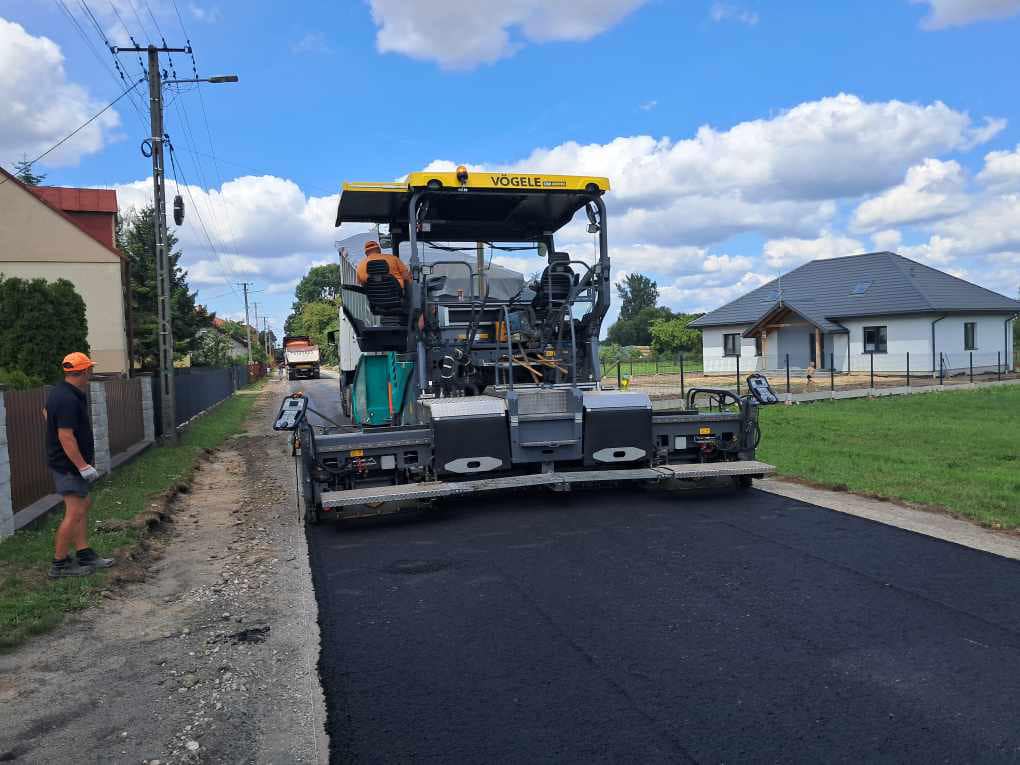 Nieustaje postęp prac drogowych we wszystkich gminach Powiatu Białobrzeskiego.
