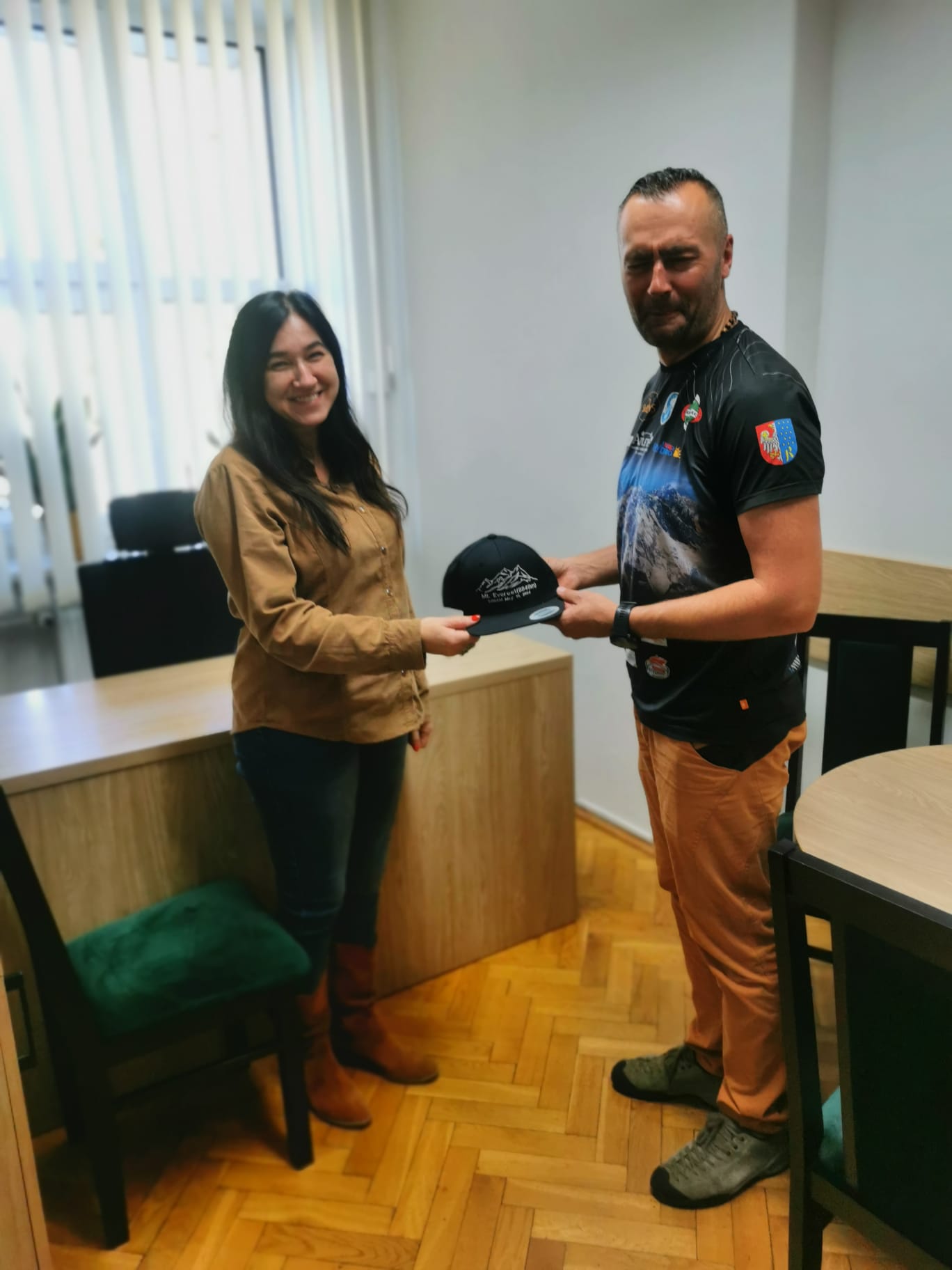 W dniach 7 i 8 października 2024 roku uczniowie dwóch białobrzeskich szkół – Liceum Ogólnokształcące im. Armii Krajowej w Białobrzegach oraz Zespół Szkół Ponadpodstawowych w Białobrzegach – mieli okazję uczestniczyć w wyjątkowych prelekcjach poświęconych tematyce górskiej.