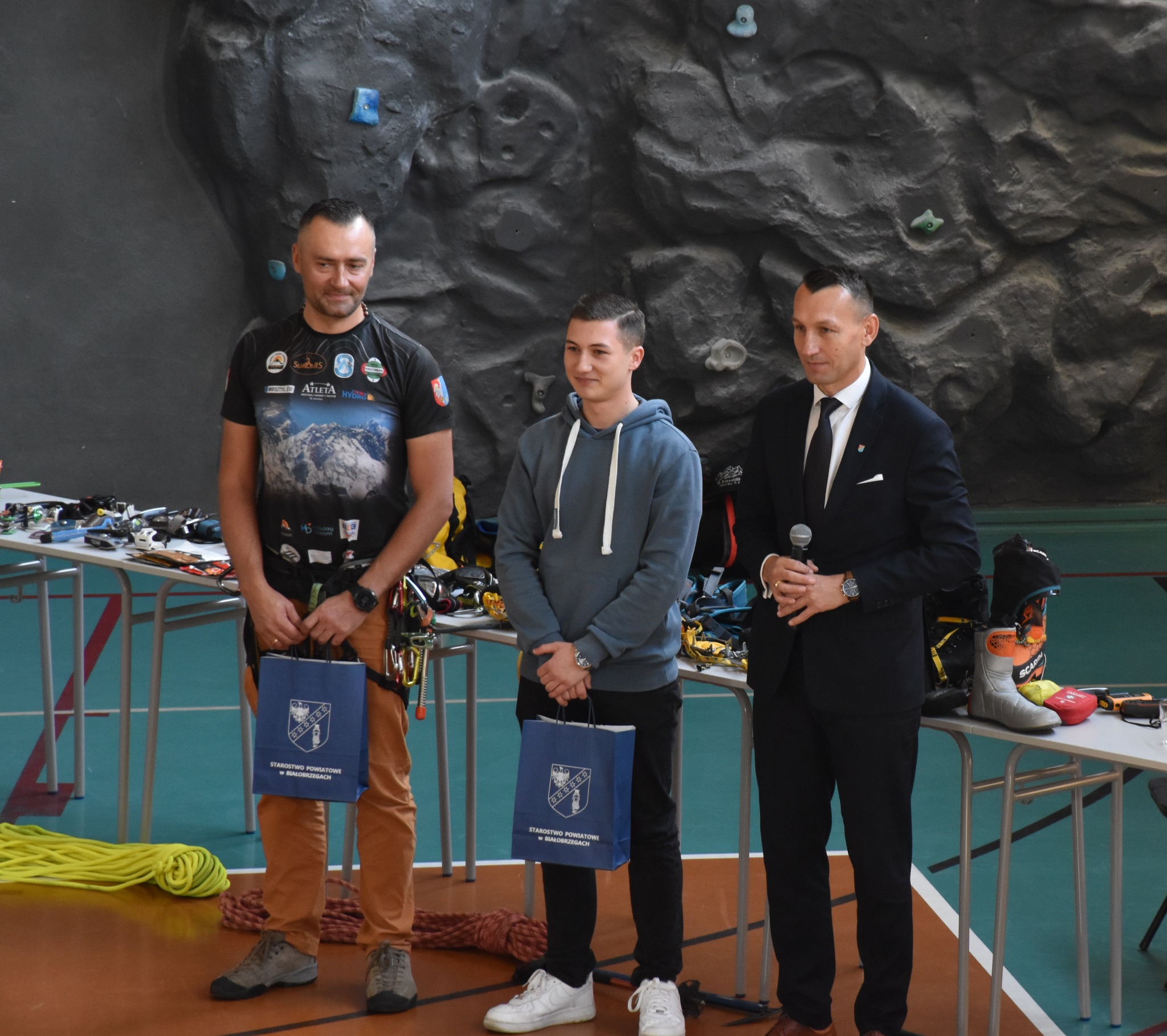 W dniach 7 i 8 października 2024 roku uczniowie dwóch białobrzeskich szkół – Liceum Ogólnokształcące im. Armii Krajowej w Białobrzegach oraz Zespół Szkół Ponadpodstawowych w Białobrzegach – mieli okazję uczestniczyć w wyjątkowych prelekcjach poświęconych tematyce górskiej.