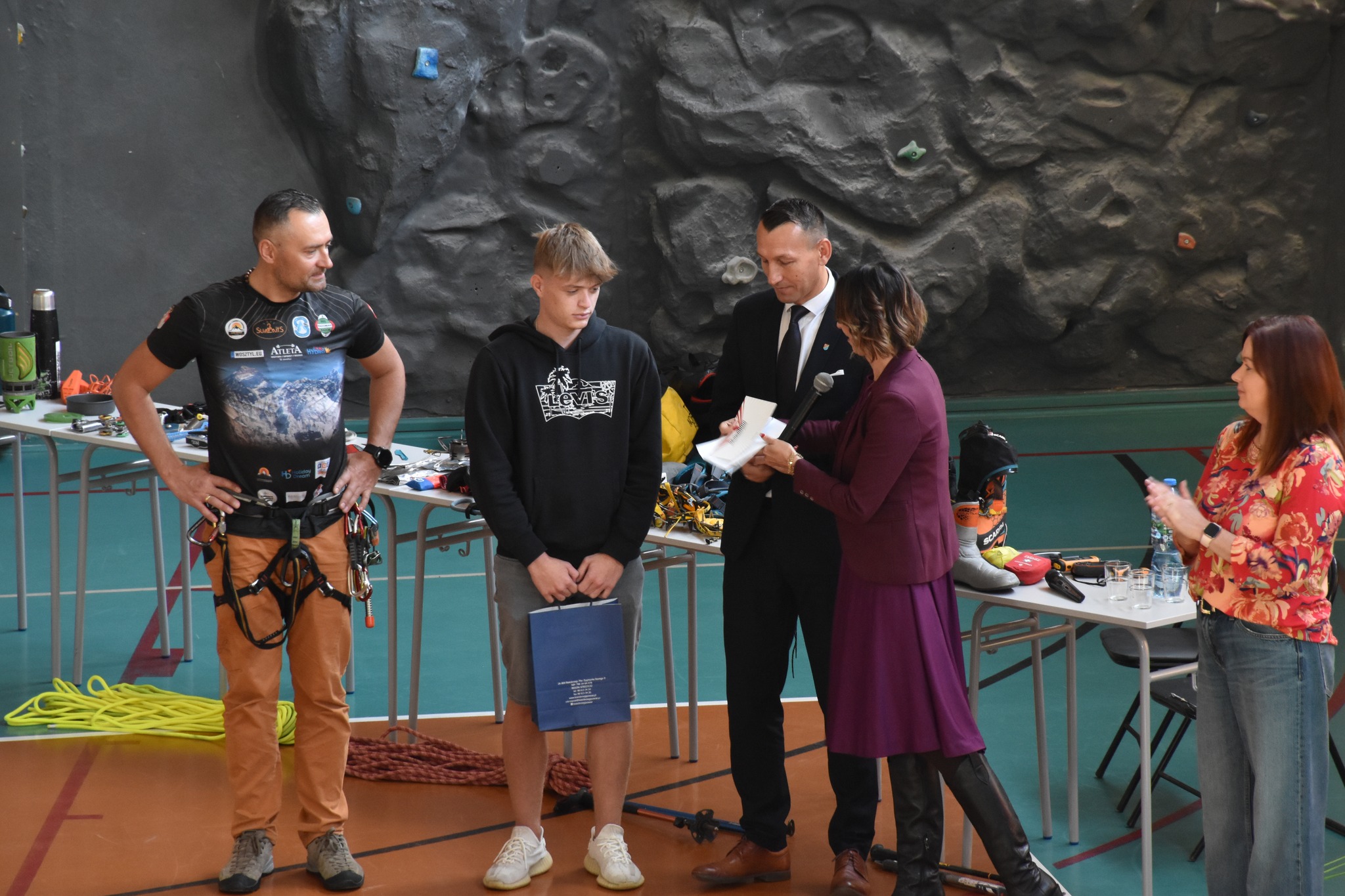 W dniach 7 i 8 października 2024 roku uczniowie dwóch białobrzeskich szkół – Liceum Ogólnokształcące im. Armii Krajowej w Białobrzegach oraz Zespół Szkół Ponadpodstawowych w Białobrzegach – mieli okazję uczestniczyć w wyjątkowych prelekcjach poświęconych tematyce górskiej.