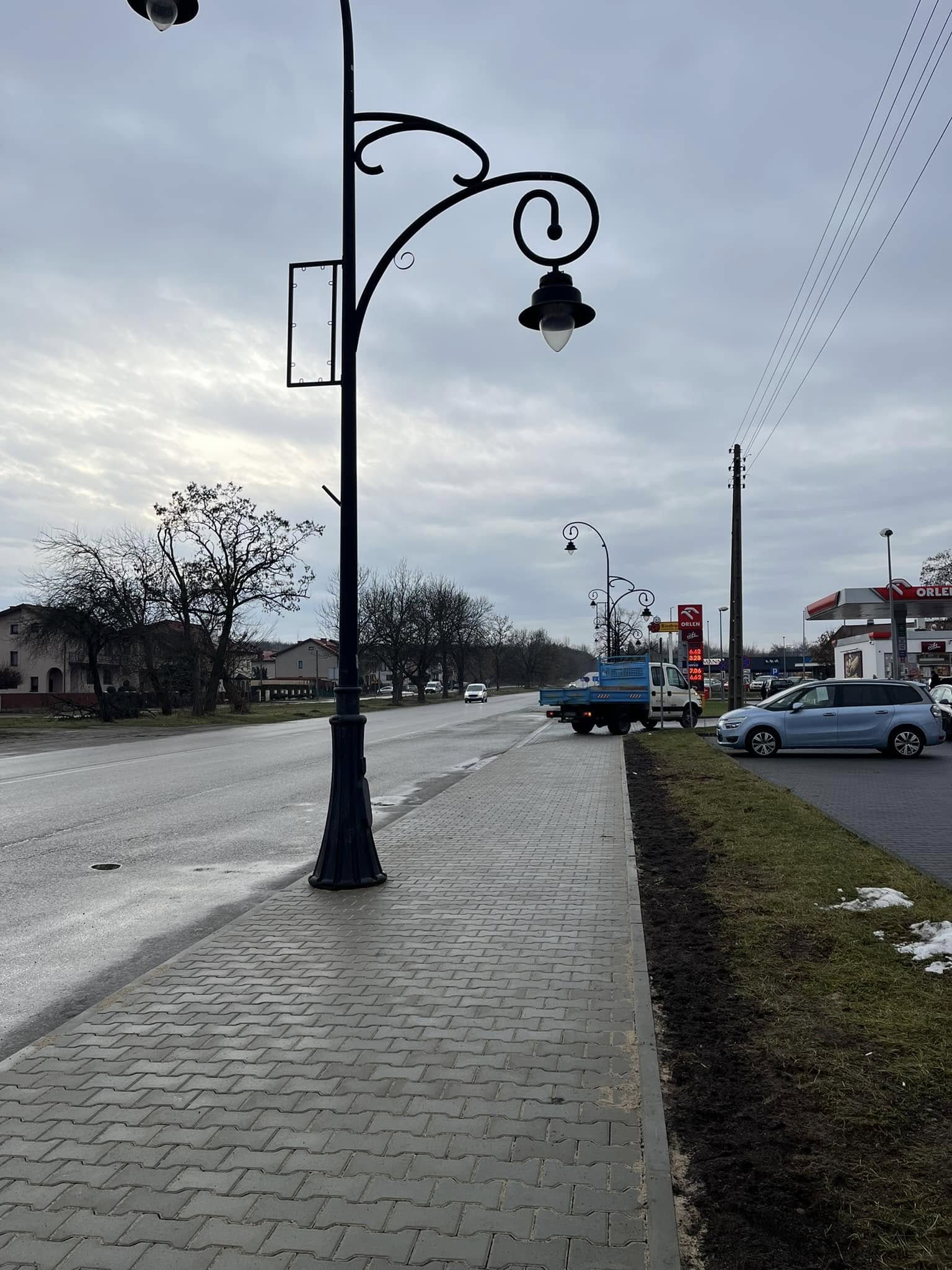 Zakończono prace budowlane przy przebudowie chodnika wzdłuż ul. Krakowskiej w Białobrzegach.