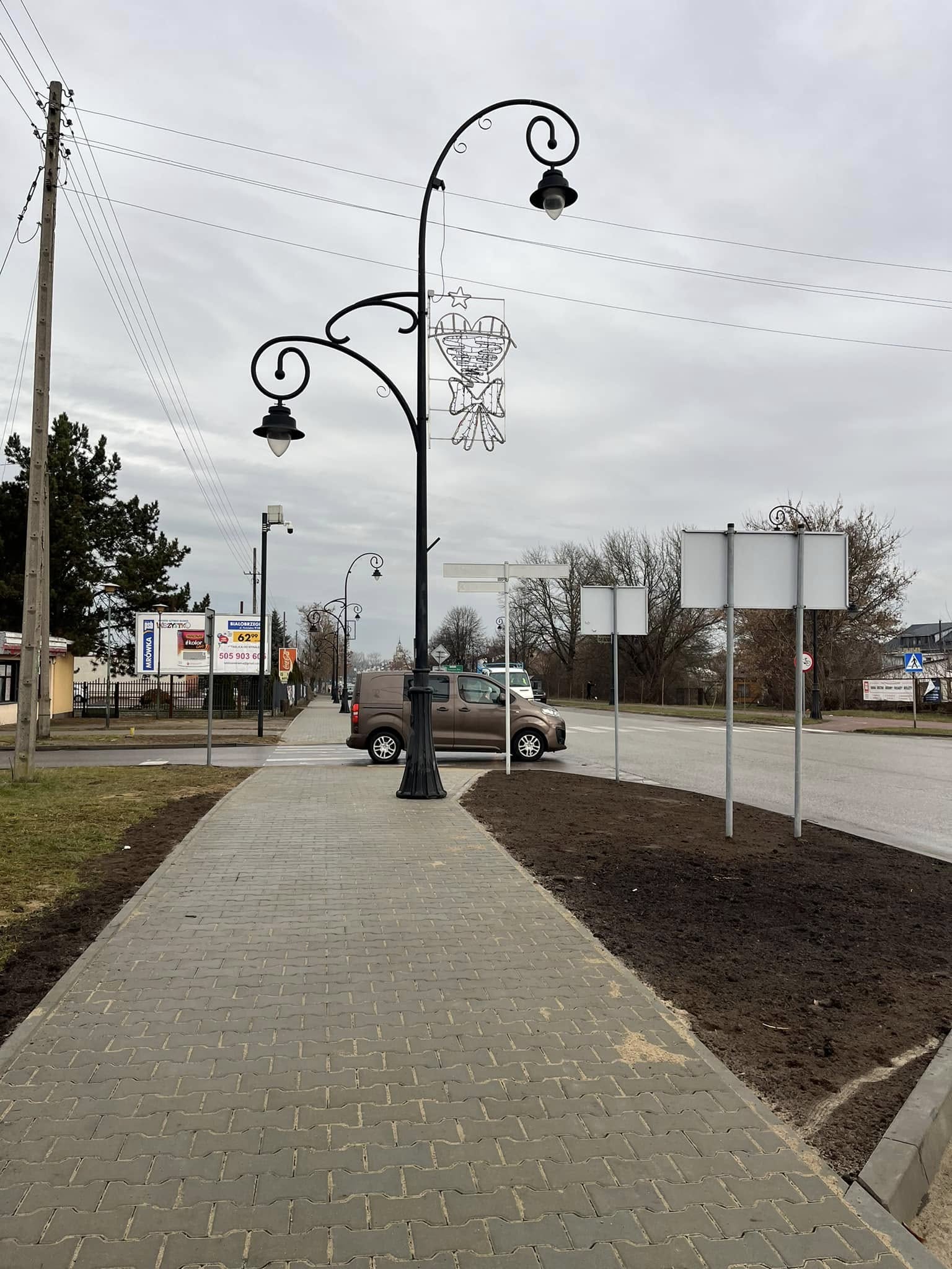 Zakończono prace budowlane przy przebudowie chodnika wzdłuż ul. Krakowskiej w Białobrzegach.
