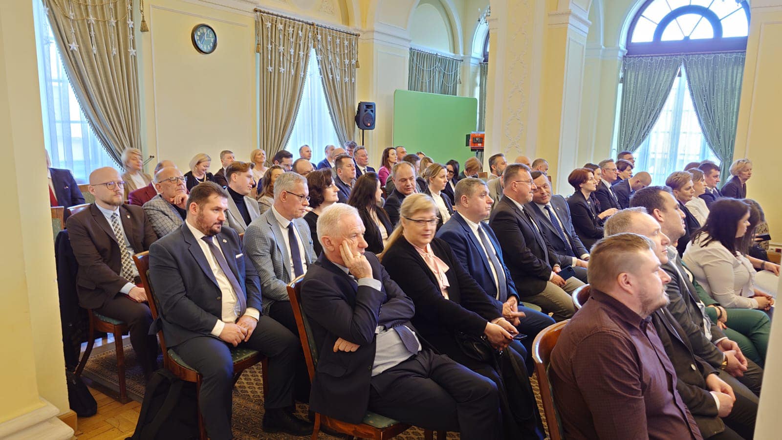 umowę o dofinansowanie połączeń komunikacyjnych na terenie Powiat Białobrzeski. 🚌