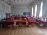 uczniowie Publicznej Szkoły Podstawowej im. św. Jana Pawła II w Borku wraz z opiekunami odwiedzili Starostwo Powiatowe w Białobrzegach.
