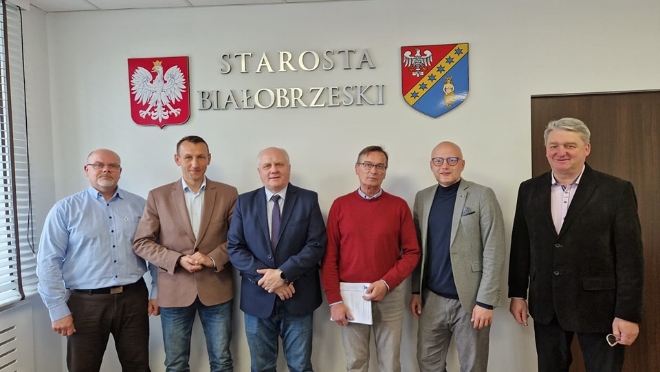 Umowa podpisana – chodnik przy ul. Wareckiej w Stromcu powstanie jeszcze w tym roku!