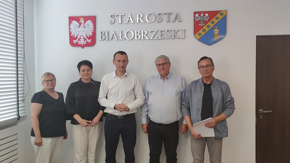 Podpisana umowa na przebudowę drogi powiatowej w Kożuchowie!