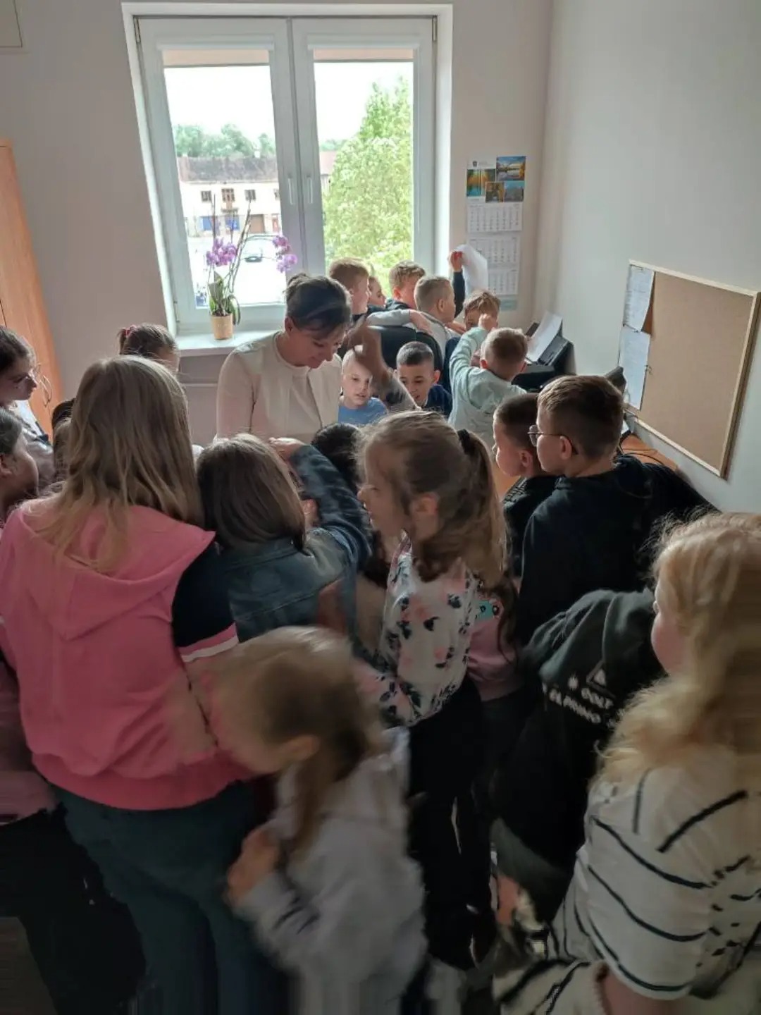 uczniowie Publicznej Szkoły Podstawowej im. św. Jana Pawła II w Borku wraz z opiekunami odwiedzili Starostwo Powiatowe w Białobrzegach.