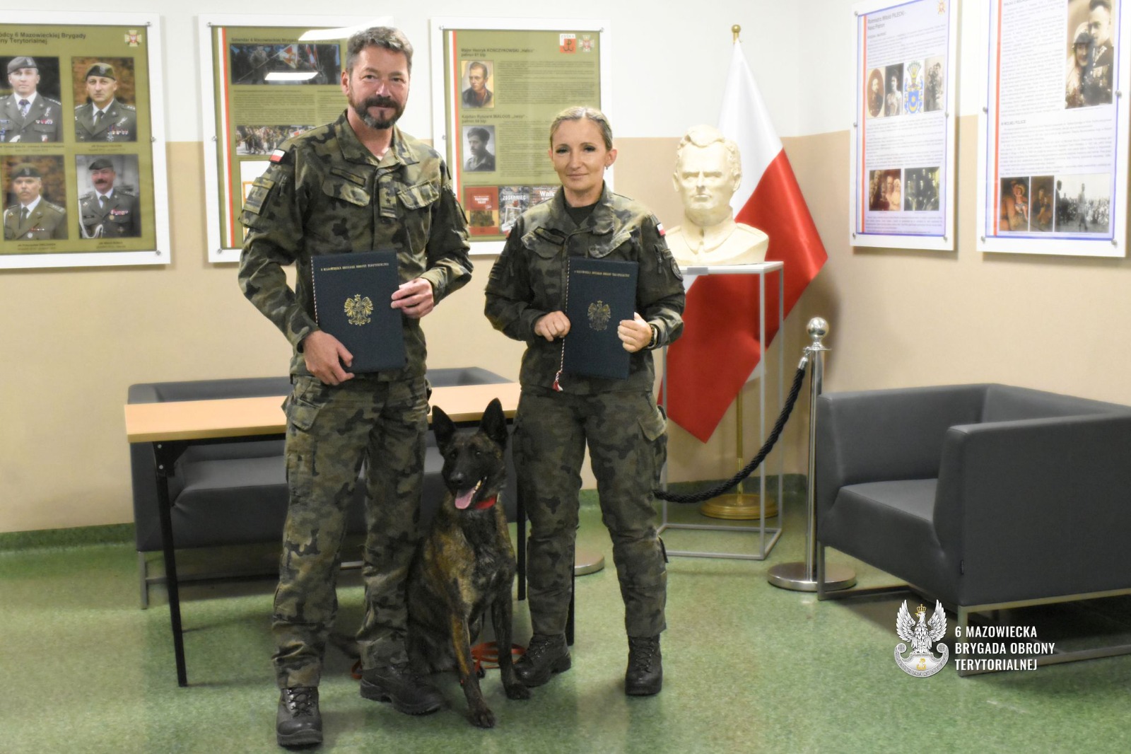 Pierwszy pies w mundurze już służy w 6 Mazowieckiej Brygadzie OT