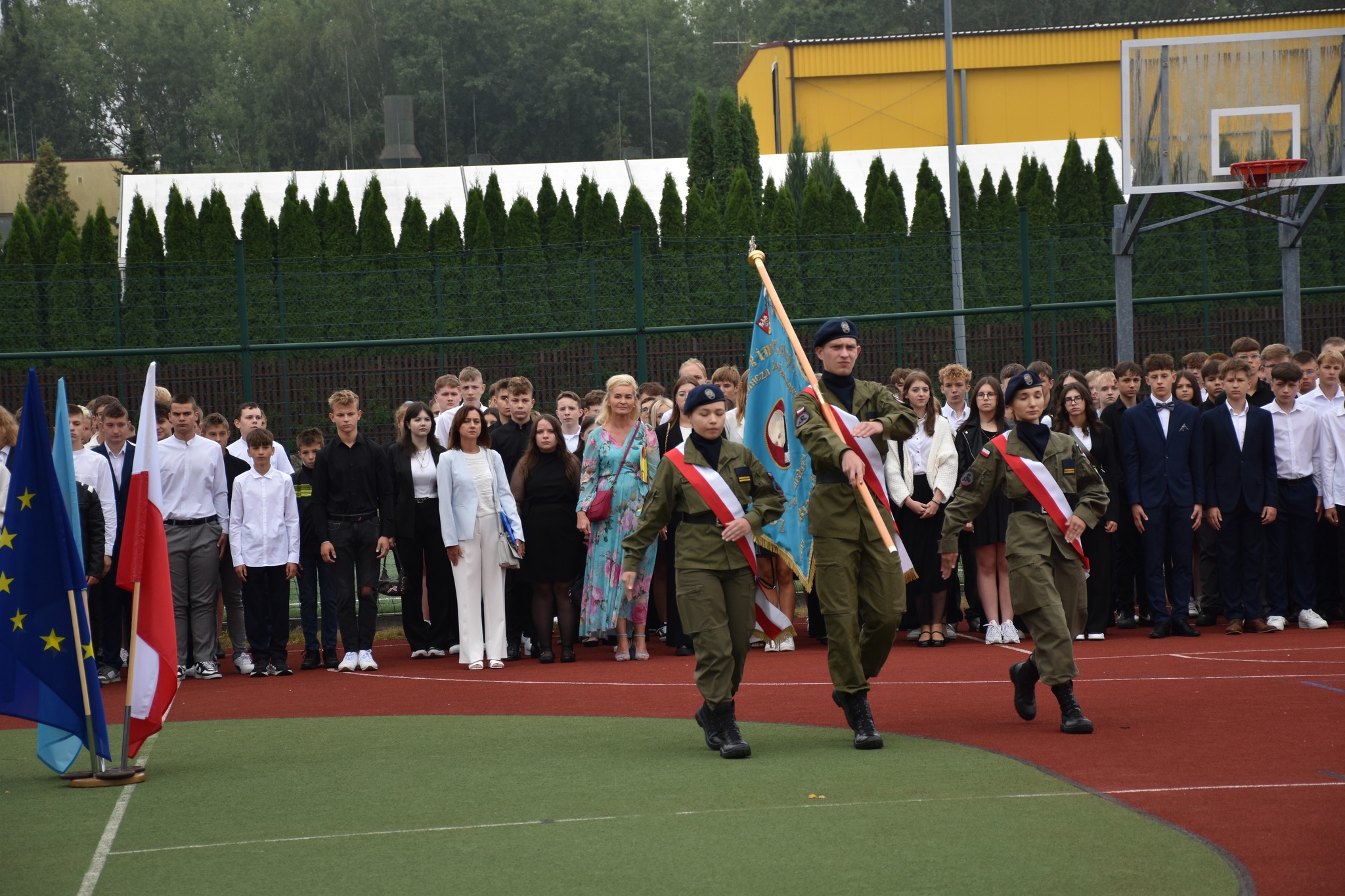 1 września w szkołach ponadpodstawowych prowadzonych przez Powiat Białobrzeski odbyły się uroczyste apele z okazji rozpoczęcia nowego roku szkolnego.