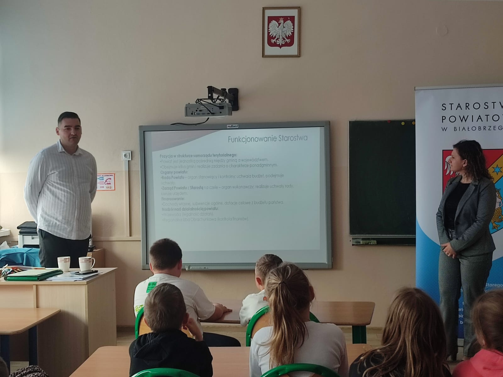 Urzędnicy w szkolnej ławce